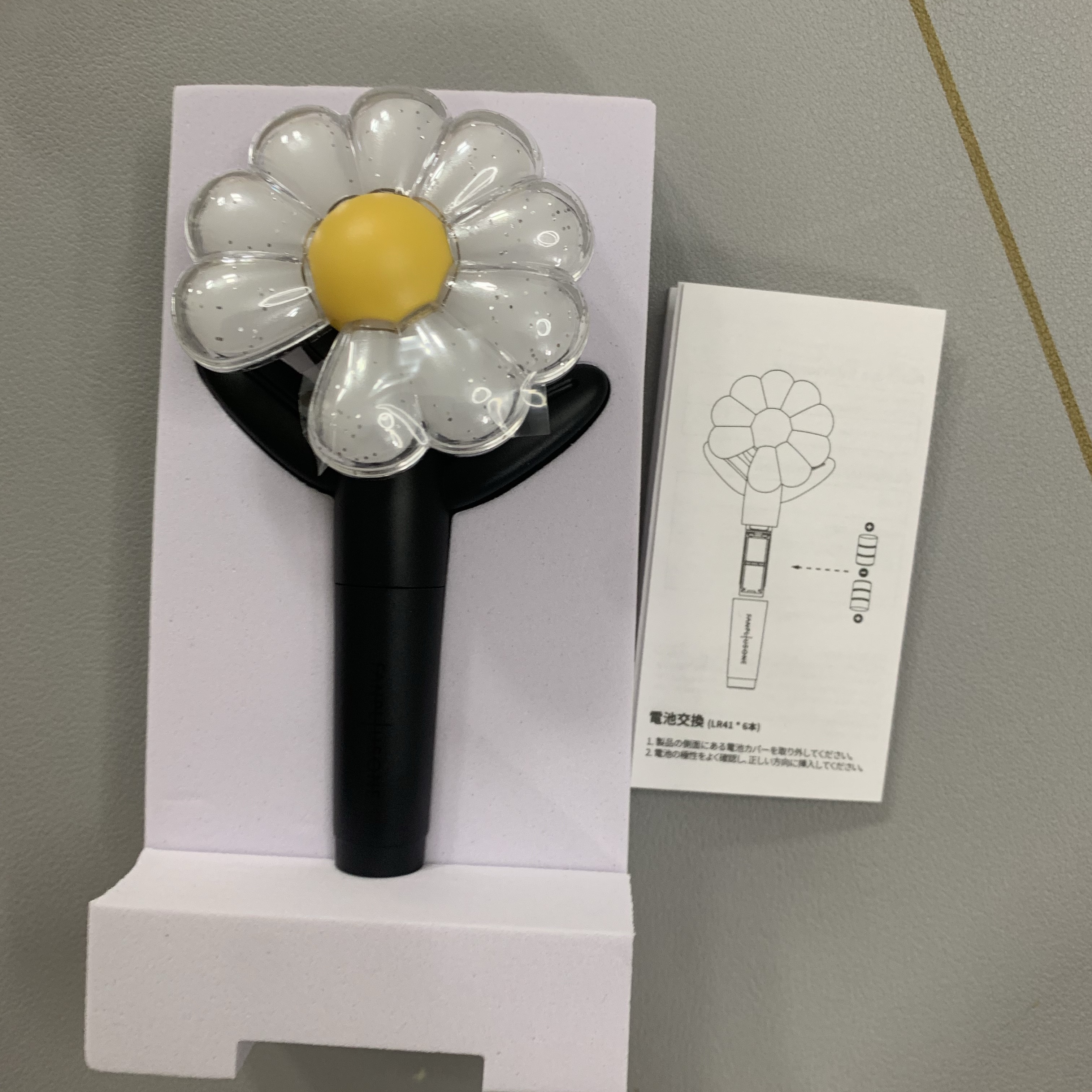 G-DRAGON Ubermensch Official Mini Light Keyring 착용 스타일