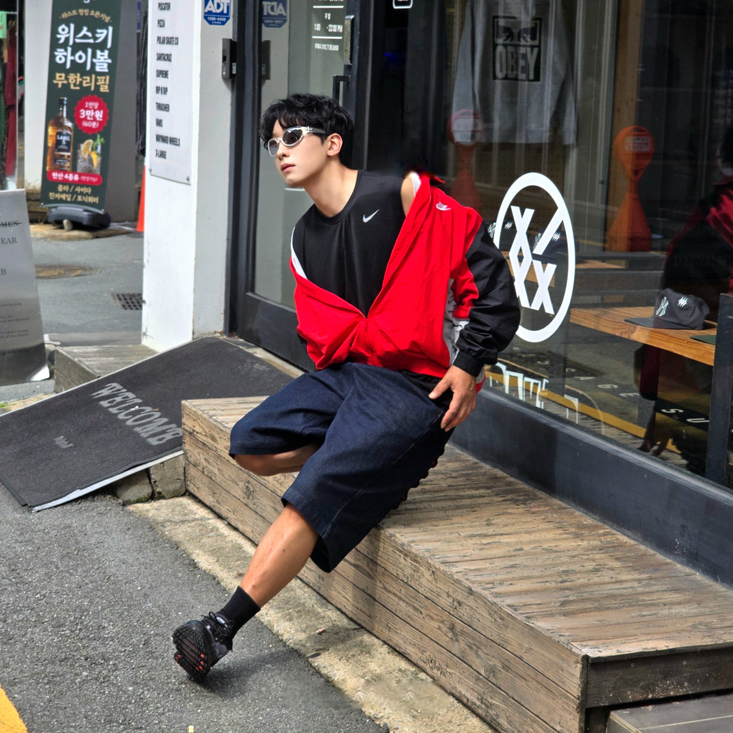 Nike Club Oversized Woven Track Jacket University Red Black - Asia, Nike Dri-Fit Legend Sleeveless Fitness T-Shirt Black - Asia 착용 스타일 - 2