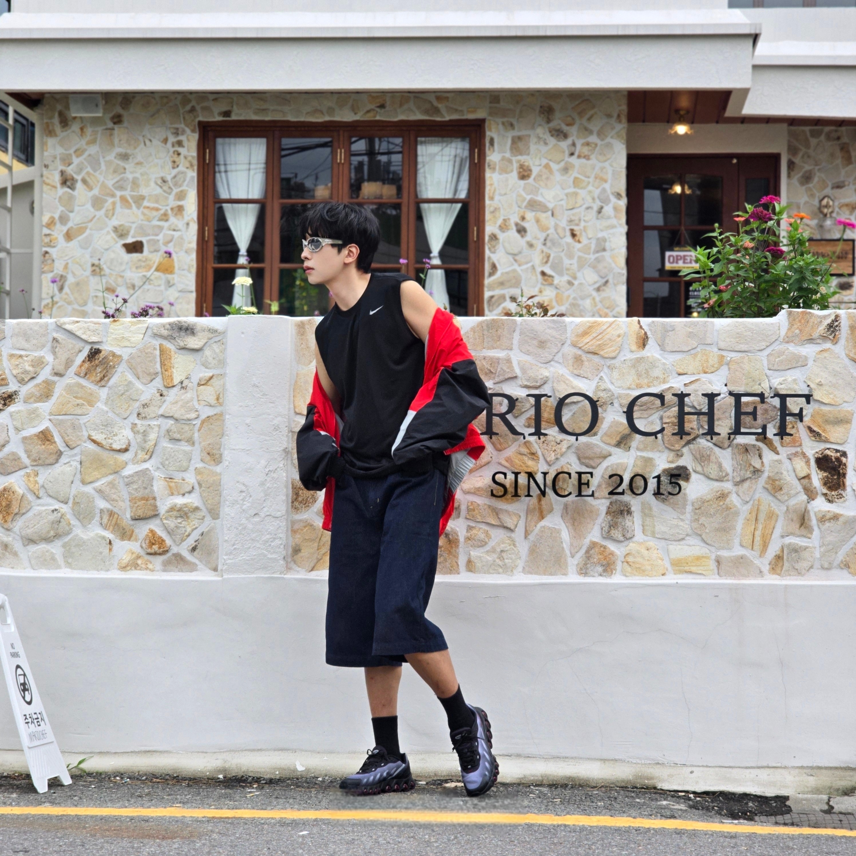 Nike Club Oversized Woven Track Jacket University Red Black - Asia, Nike Dri-Fit Legend Sleeveless Fitness T-Shirt Black - Asia 착용 스타일 - 1