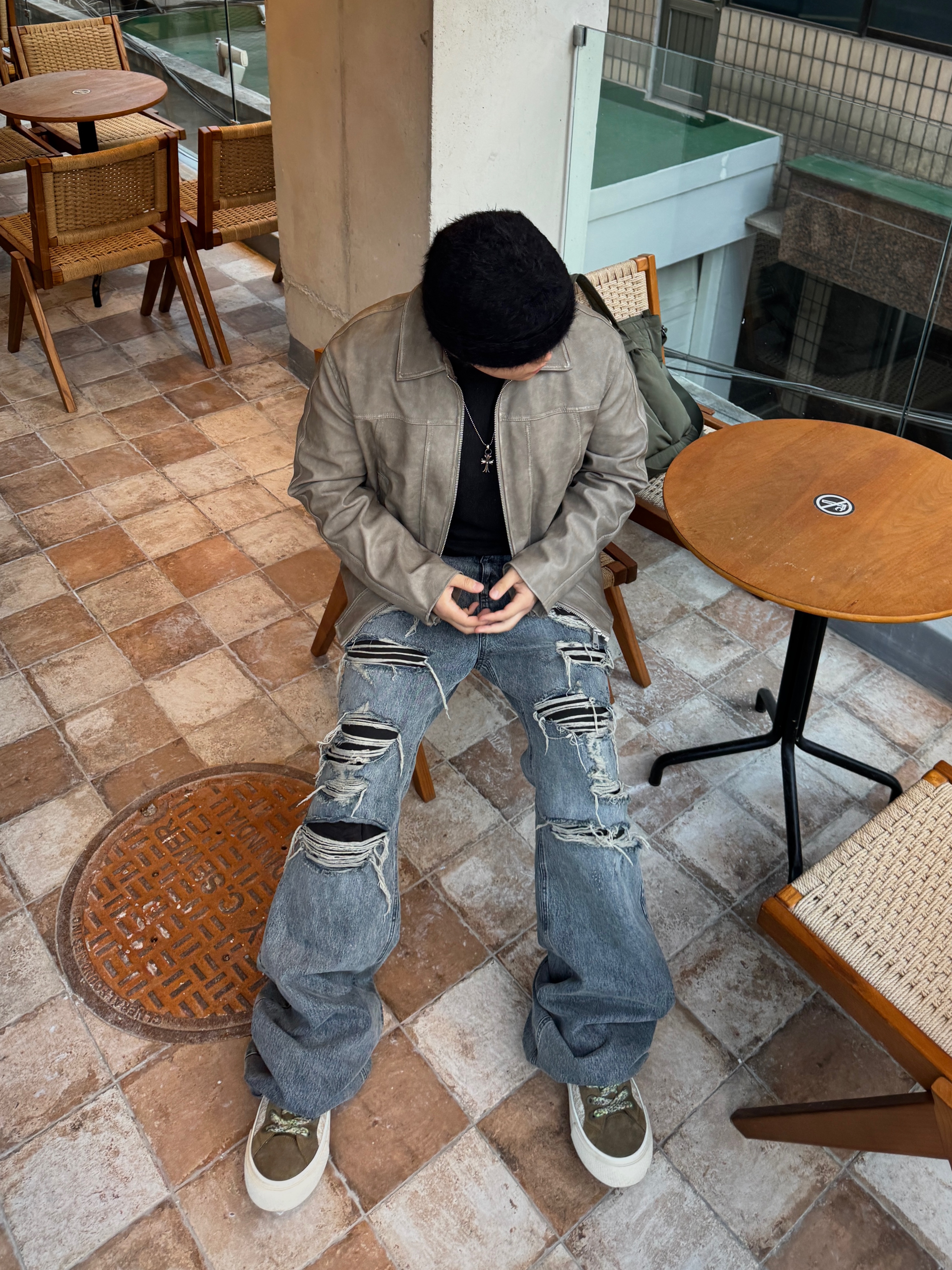 OMO Distressed Flared Jean Blue 착용 스타일