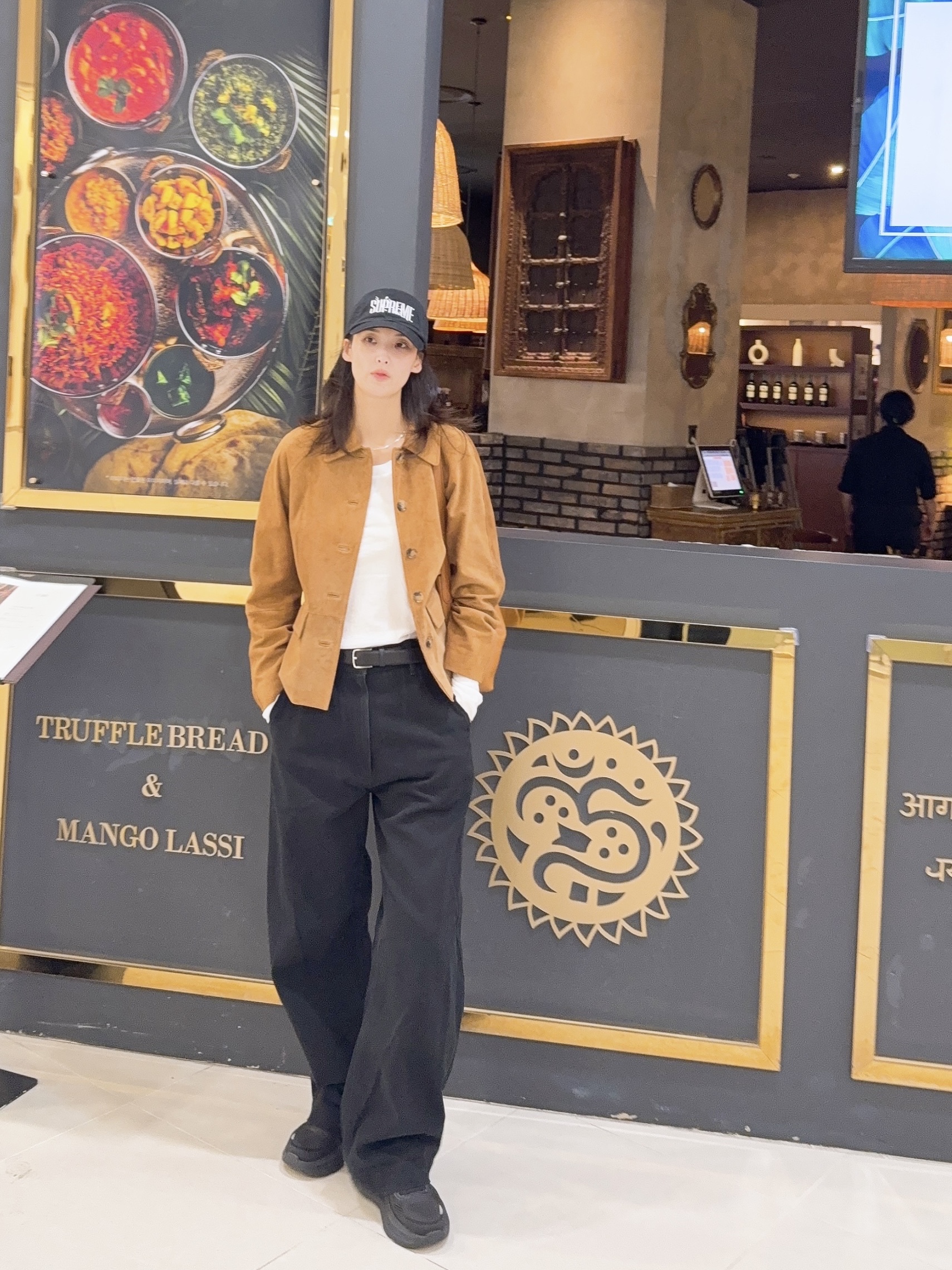 Hoka Bondi 9 Black - Wide, Supreme Splatter 6-Panel Black - 25FW 착용 스타일 - 7