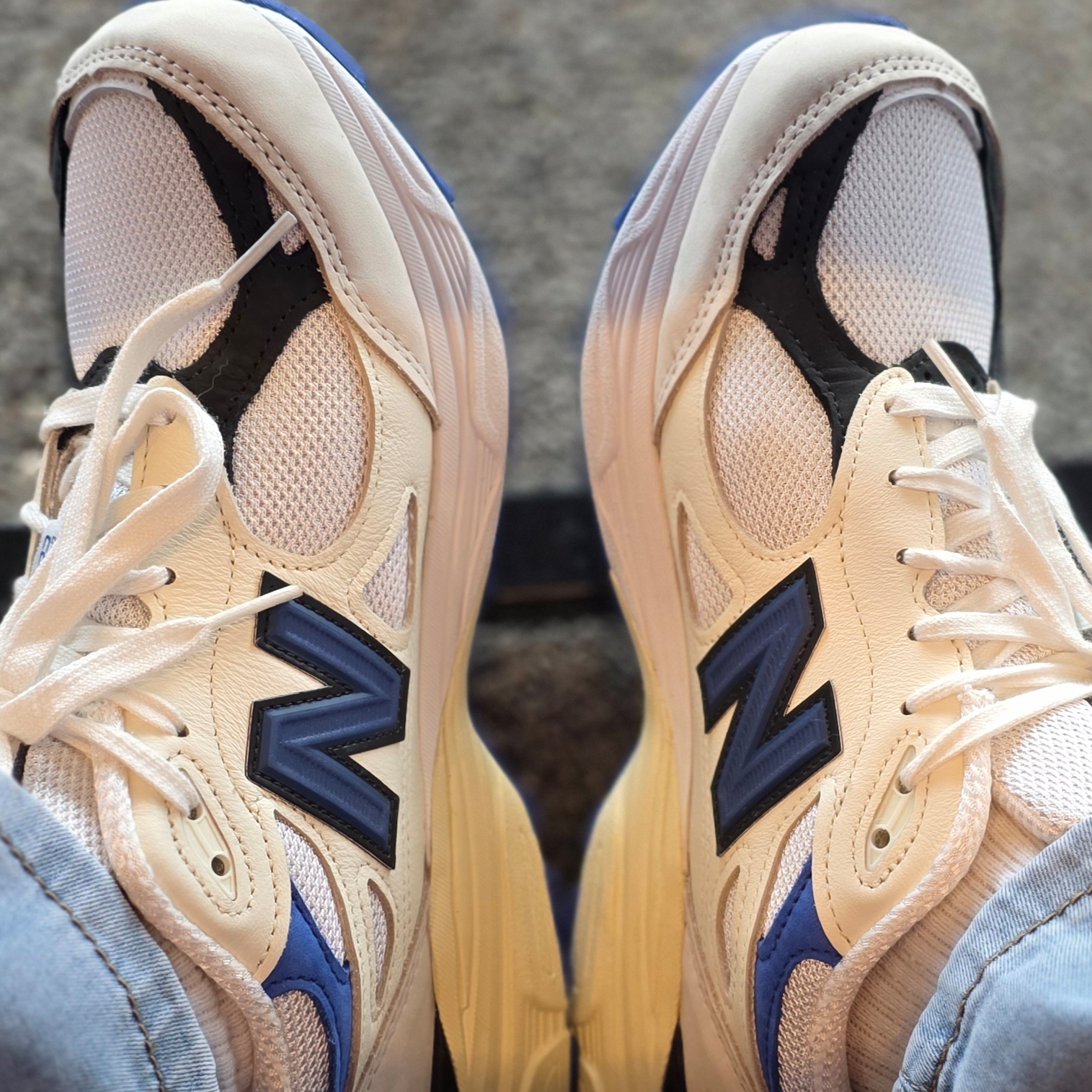 New Balance 990v3 Made in USA White Blue 착용 스타일 - 2