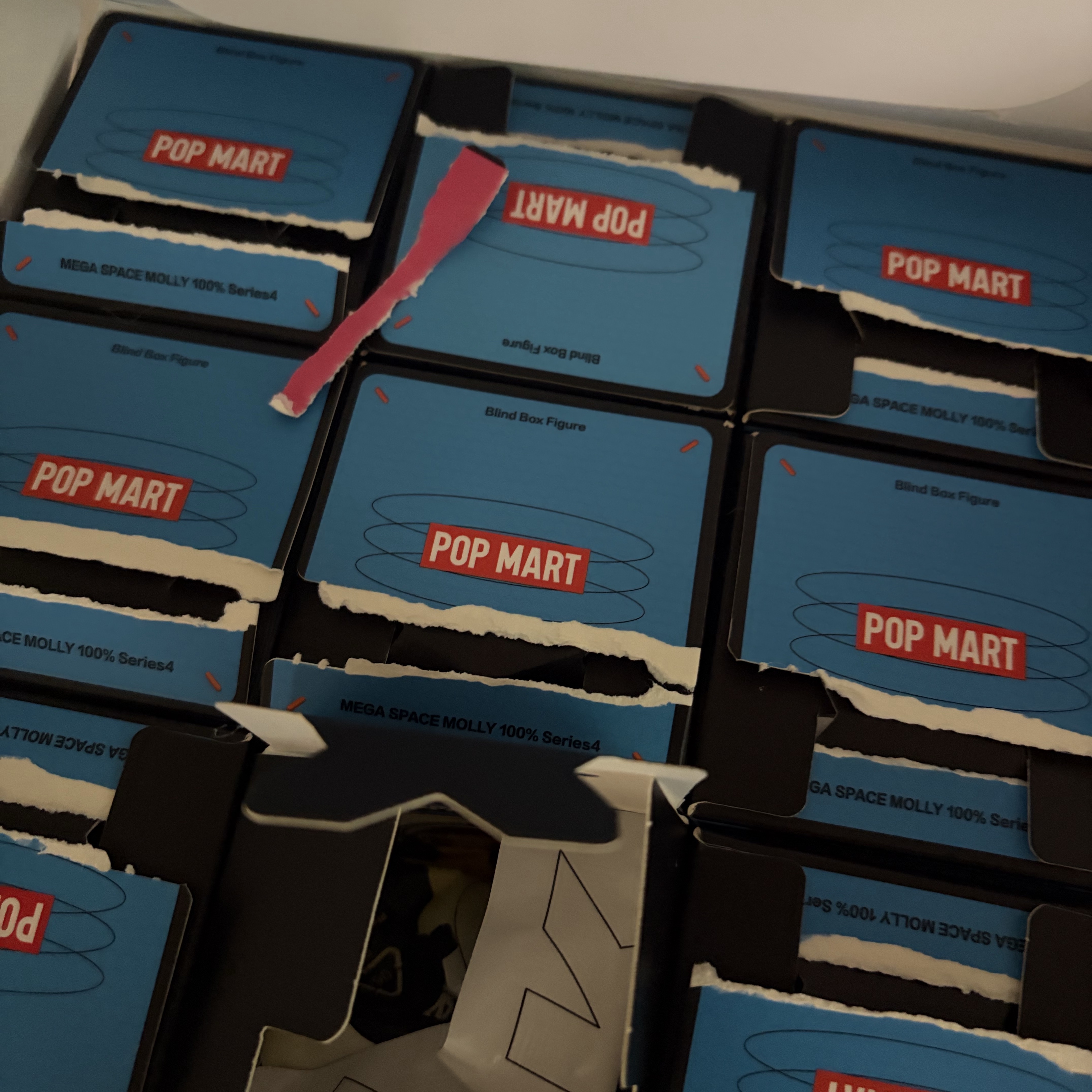 Pop Mart Mega Space Molly 100% Series4 Sealed Case (9 Blind Boxes) 착용 스타일