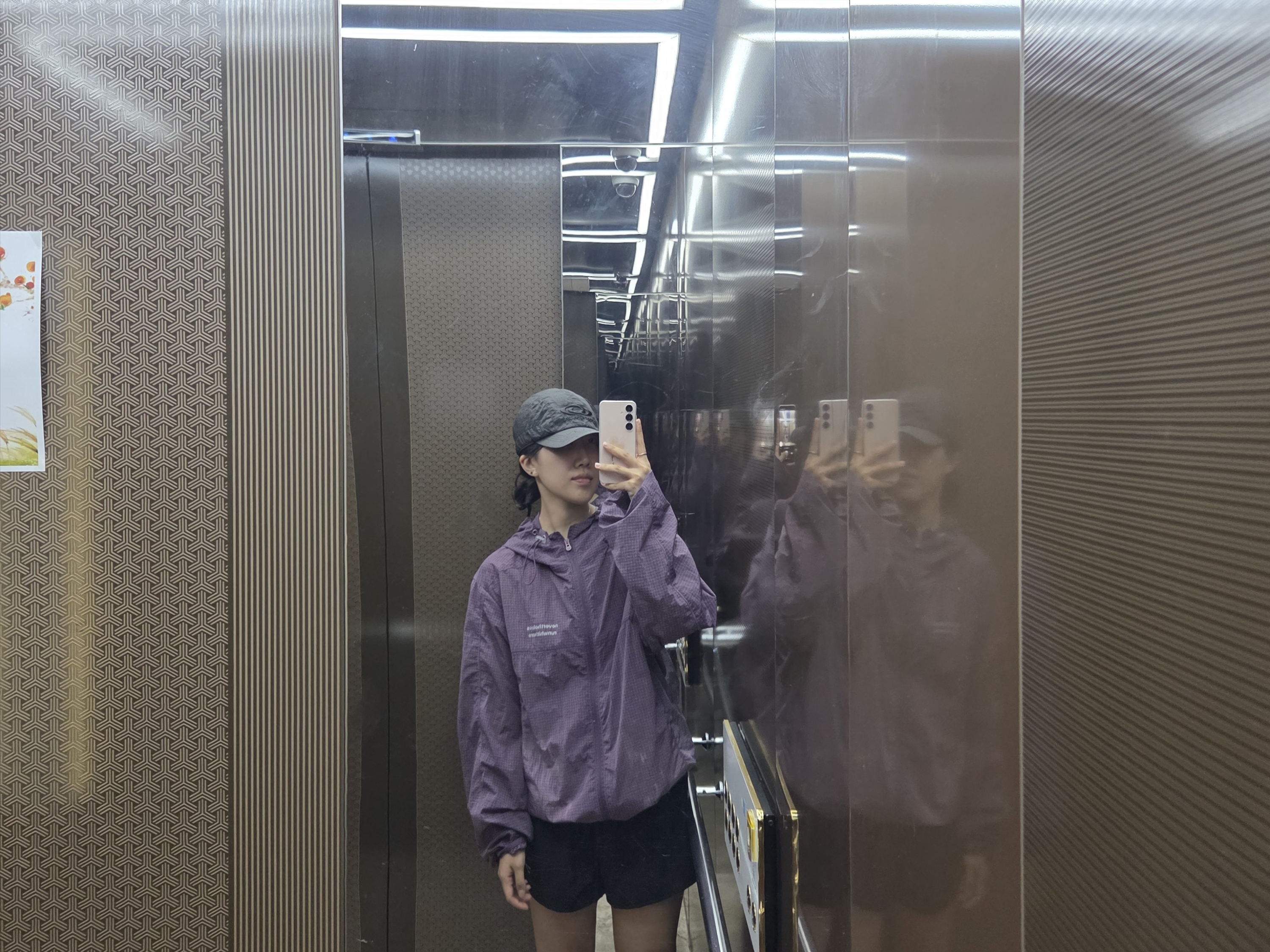 [KREAM 단독] runwhither Windbreaker Jacket V2 Purple, [KREAM 단독] runwhither Womens 3inch Shorts Black 착용 스타일 - 2