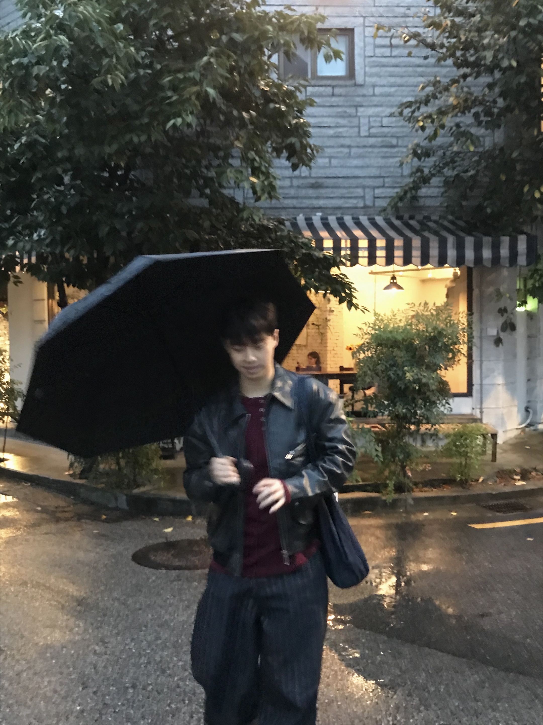 Dr. Martens 1461 Smooth Black, A.P.C. Daniela Shopping Bag Indigo 착용 스타일 - 1