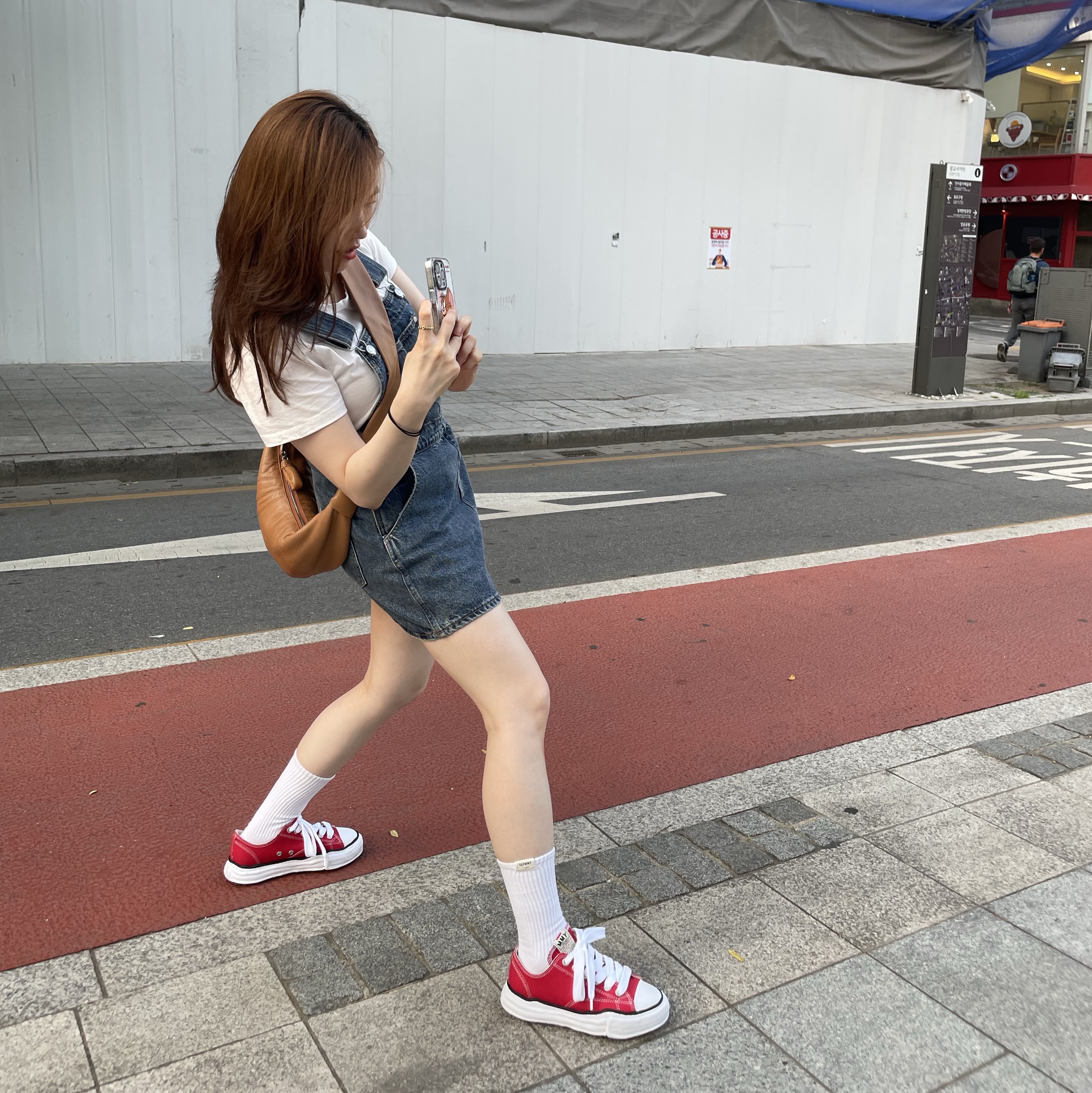 Maison Mihara Yasuhiro Peterson OG Sole Canvas Low Sneakers Red, Lemaire Small Croissant Bag Soft Nappa Leather Sugar Brown 착용 스타일