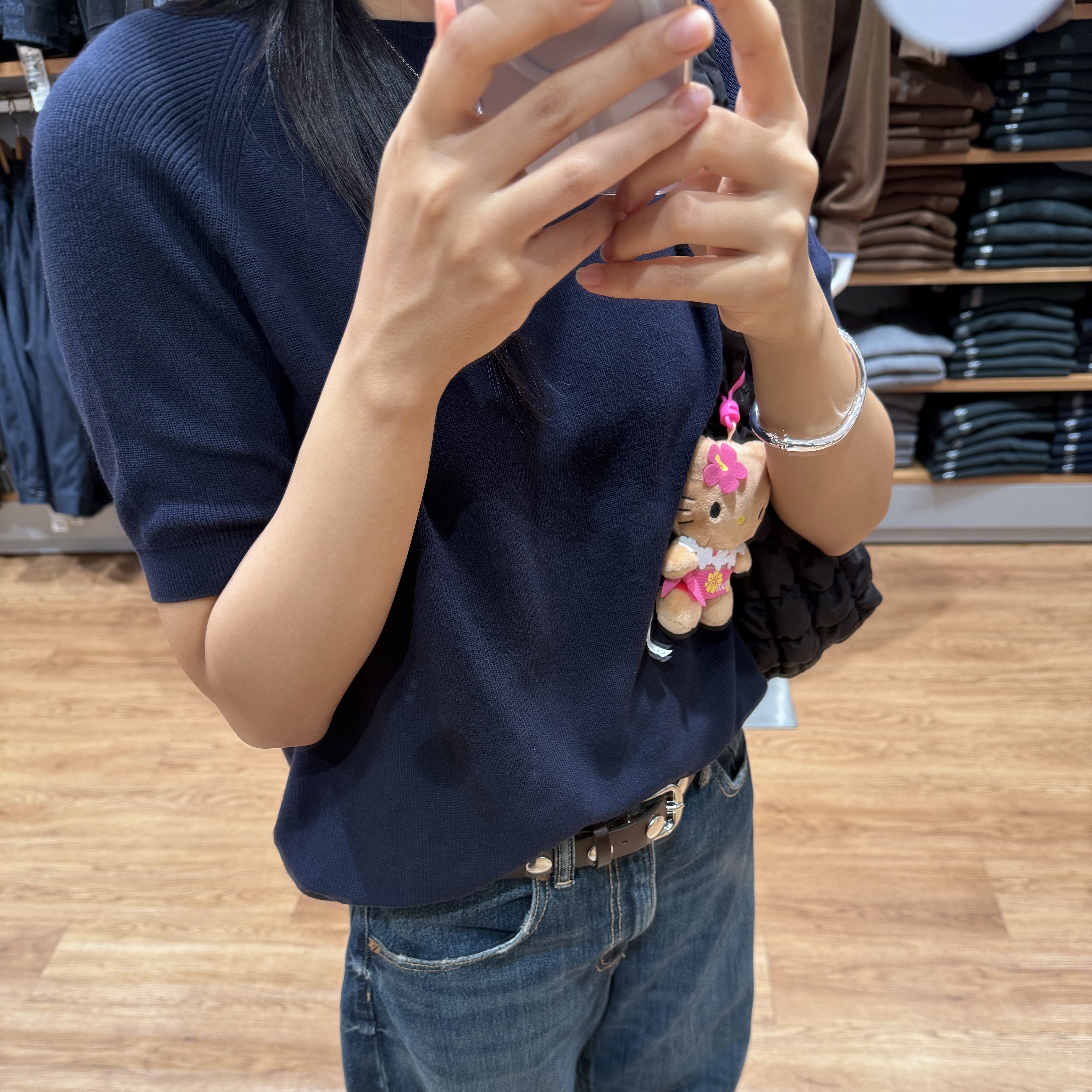 COS Quilted Mini Bag Black 착용 스타일