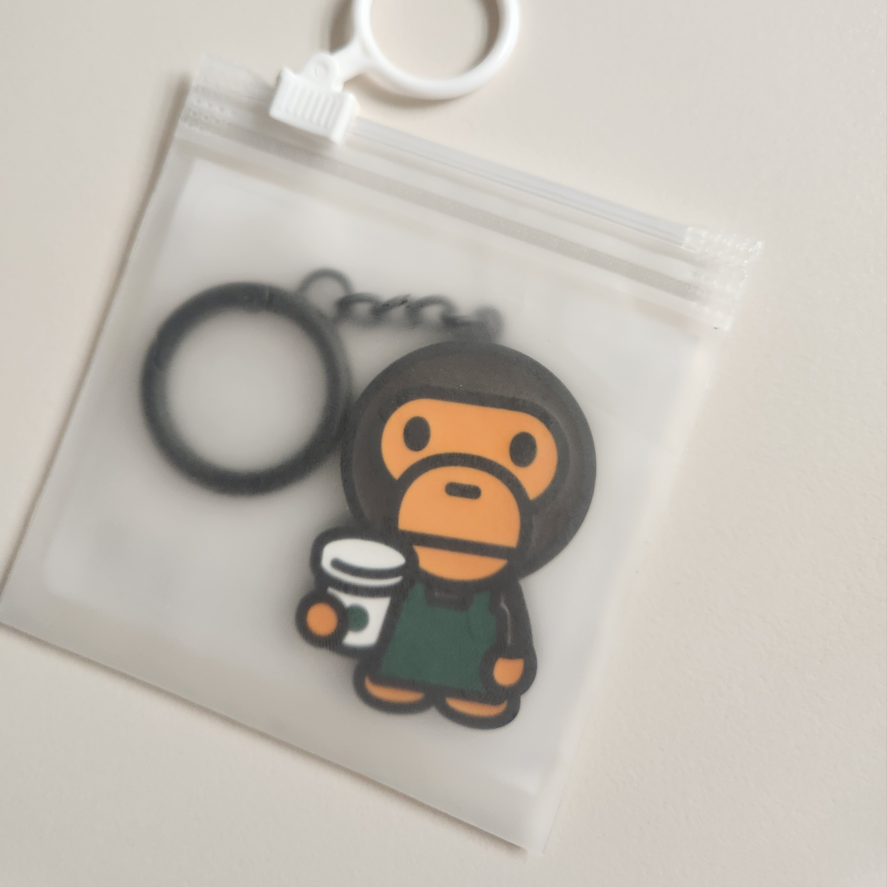 Starbucks x BAPE Baby Milo Keychain 착용 스타일