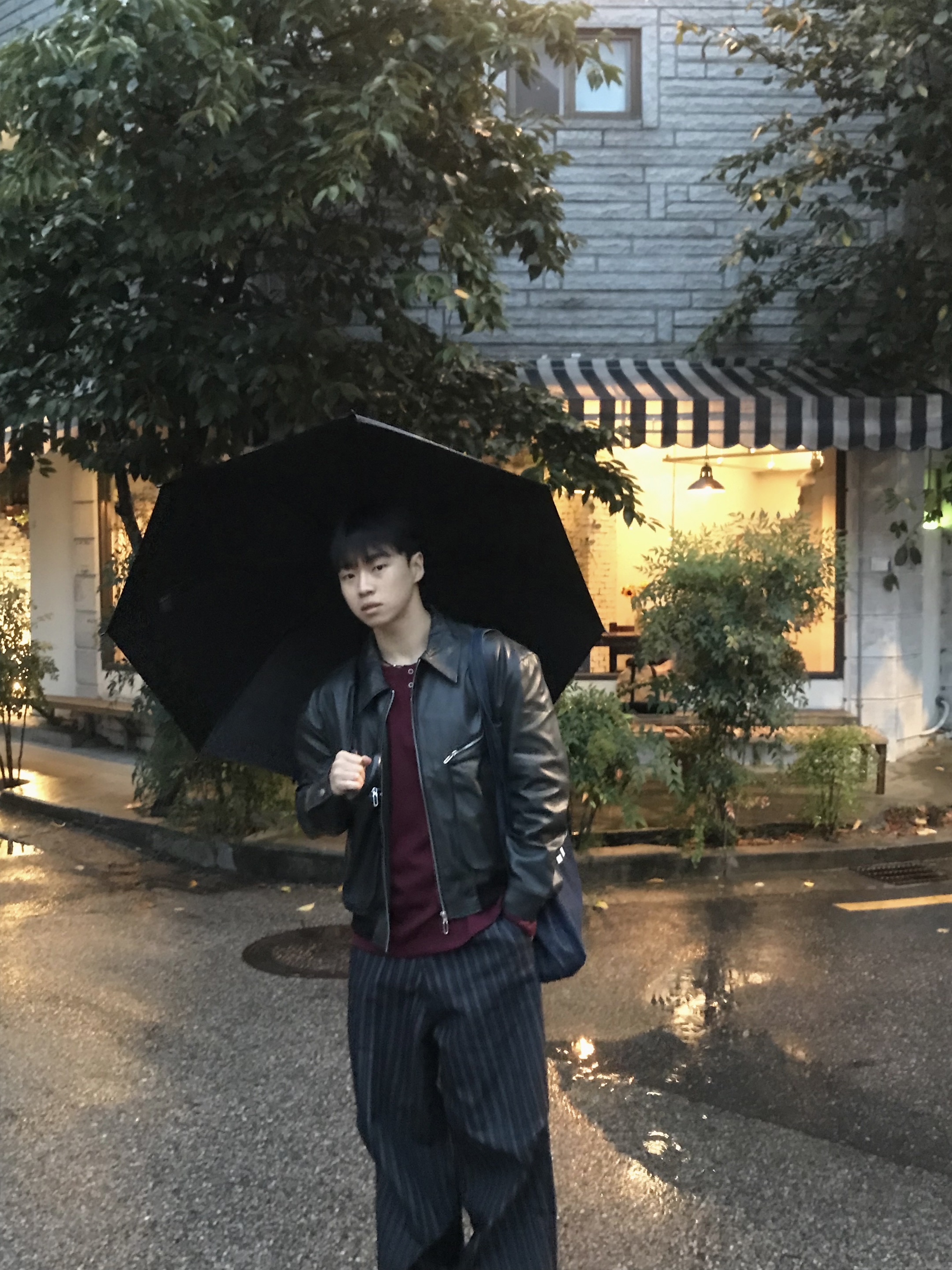 Dr. Martens 1461 Smooth Black, A.P.C. Daniela Shopping Bag Indigo 착용 스타일 - 2