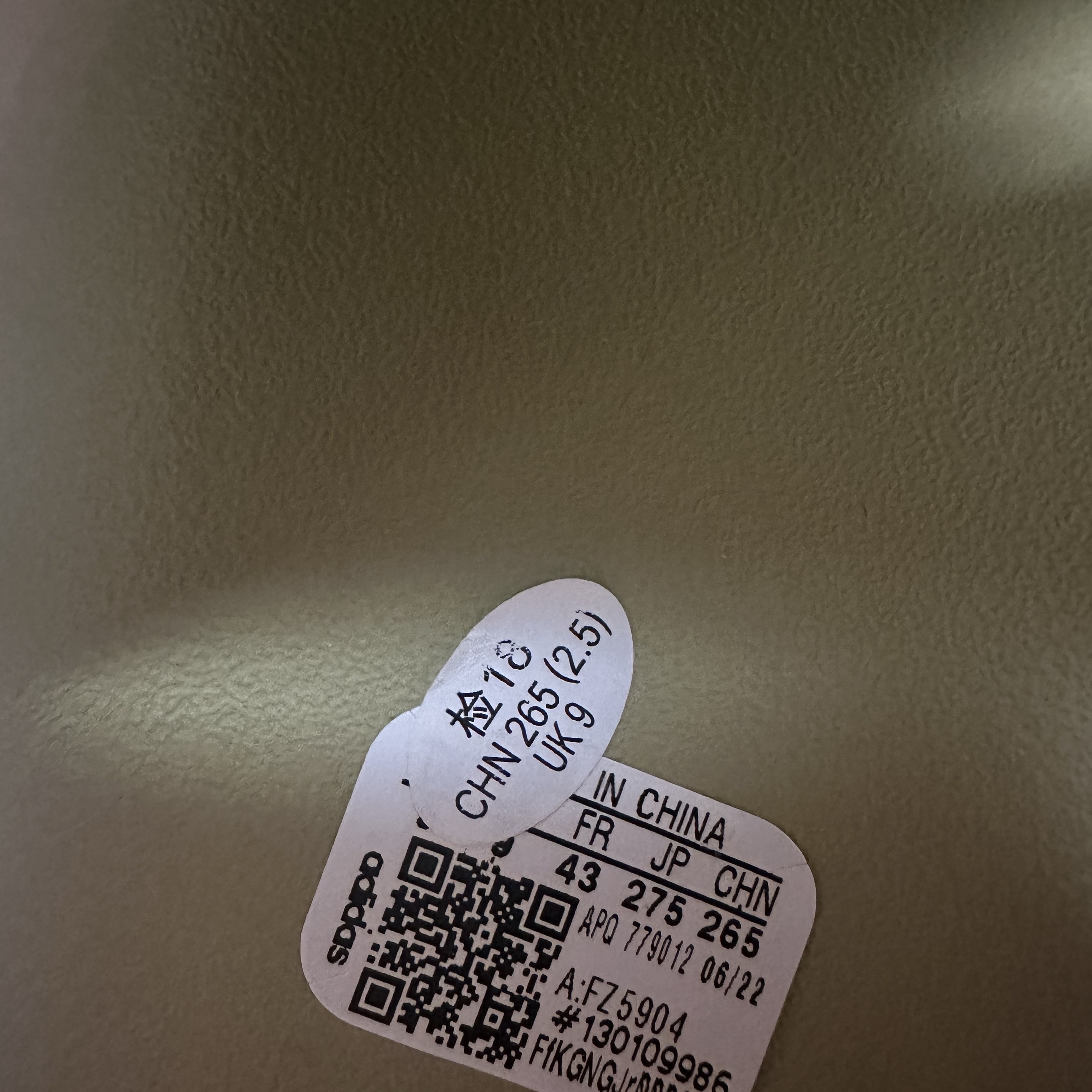 Adidas Yeezy Slide Resin 2022 착용 스타일 - 1