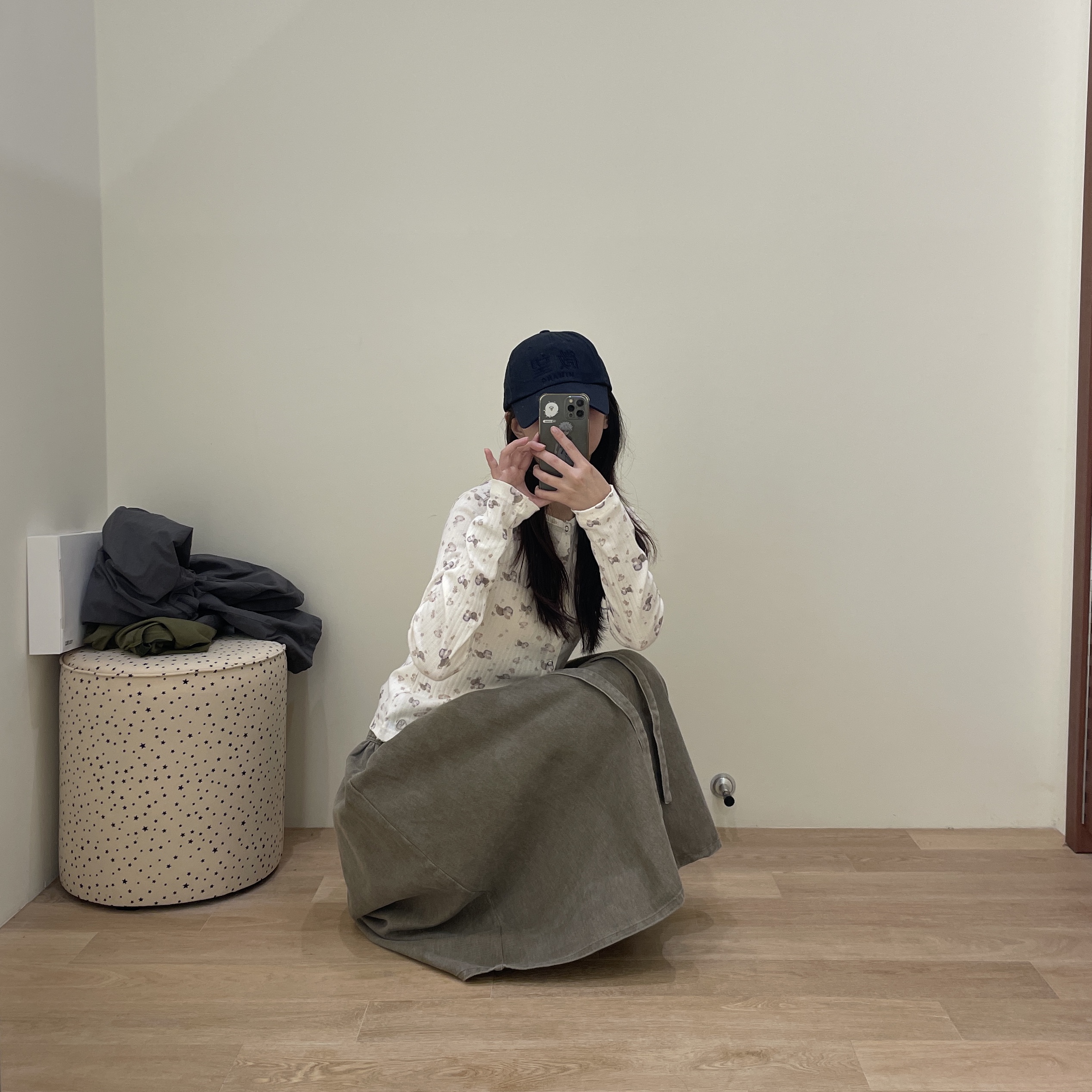 COYSEIO Cotton Cuddle Longsleeves Ivory, COYSEIO Puffy Cotton Skirt Brown 착용 스타일