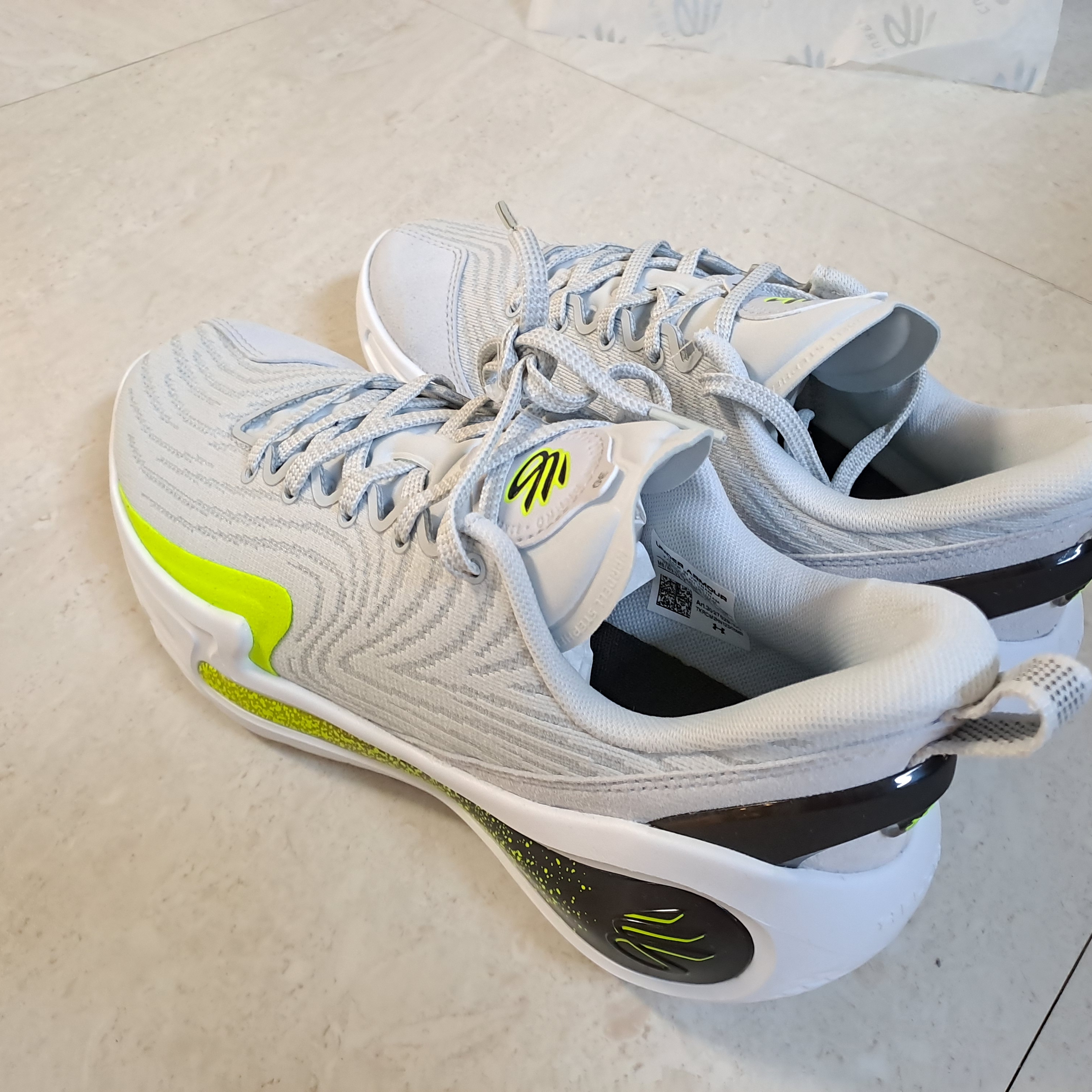 Under Armour Curry 12 Gray Black 착용 스타일 - 2