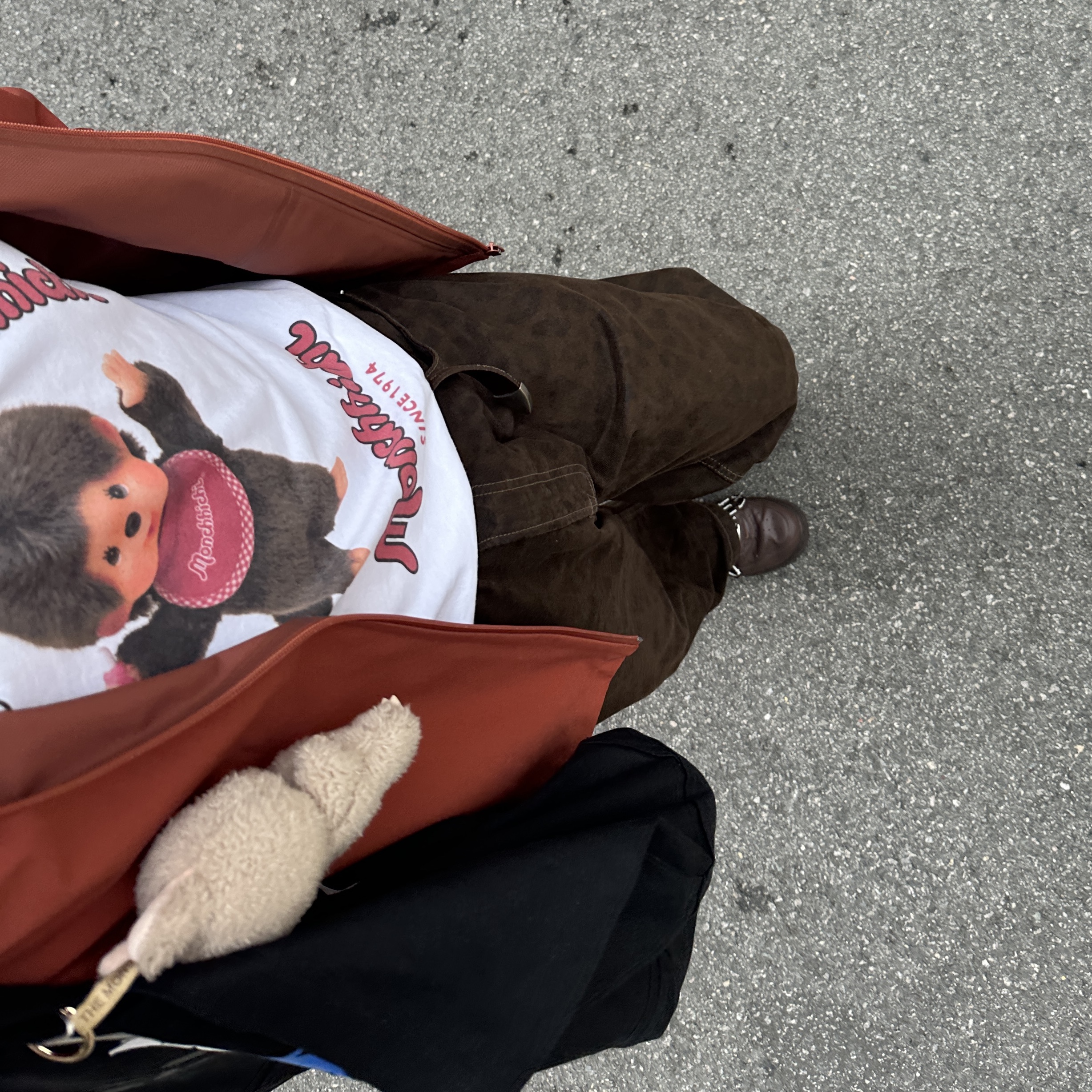 Nike x Supreme Air Force 1 Low Baroque Brown, Pop Mart Labubu The Monsters Labubu Tasty Macarons Series Toffe Keyring 착용 스타일