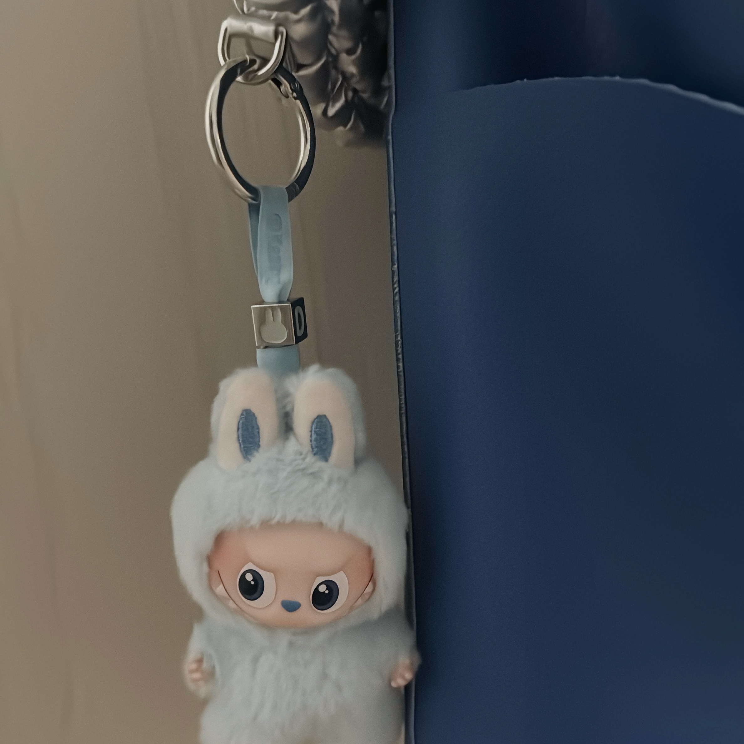 Pop Mart Labubu The Monsters Pin For Love Series Vinyl Plush Pendant (A-M) D (Opened Case) 착용 스타일 - 1