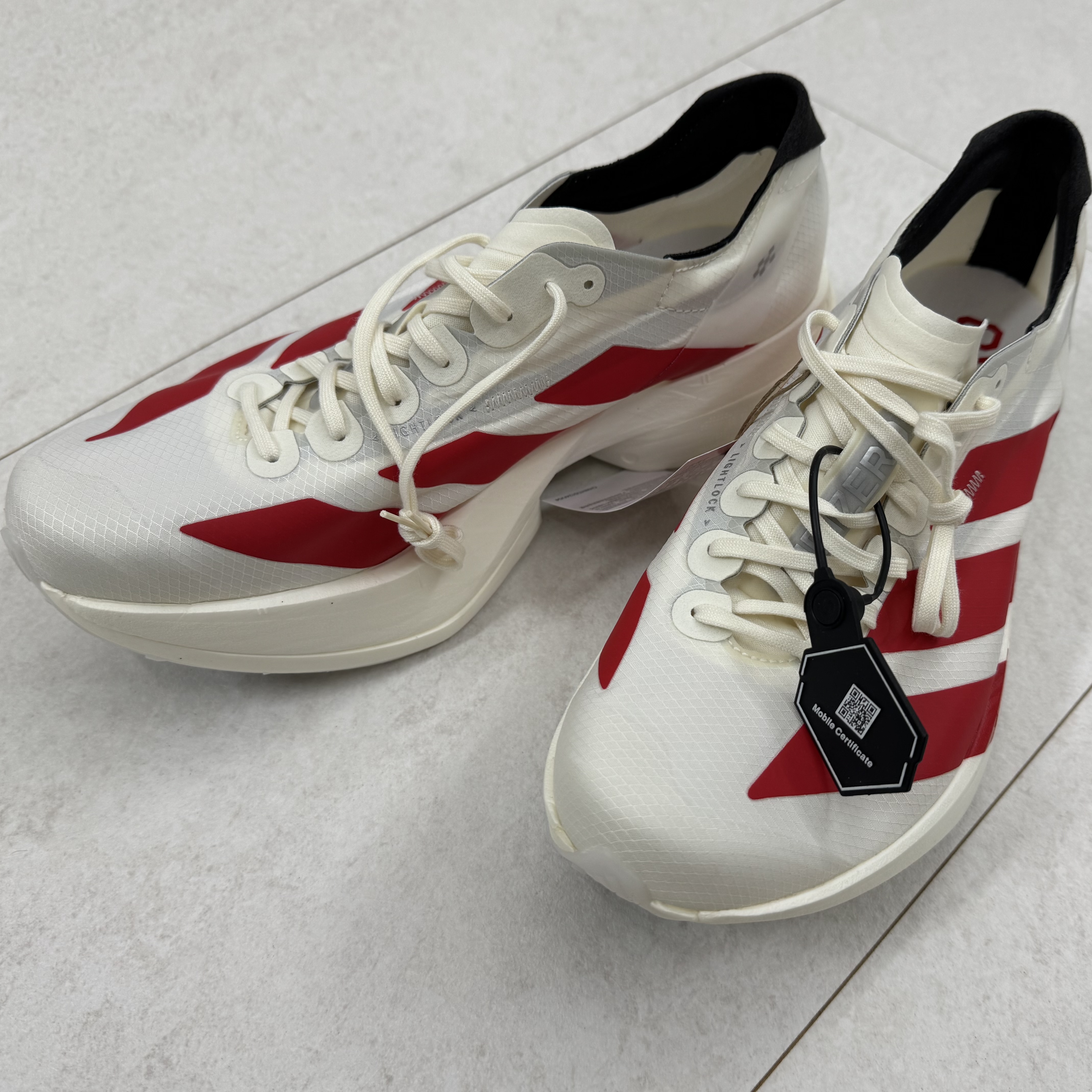 Adidas Adizero Adios Pro 4 Off White Better Scarlet 착용 스타일