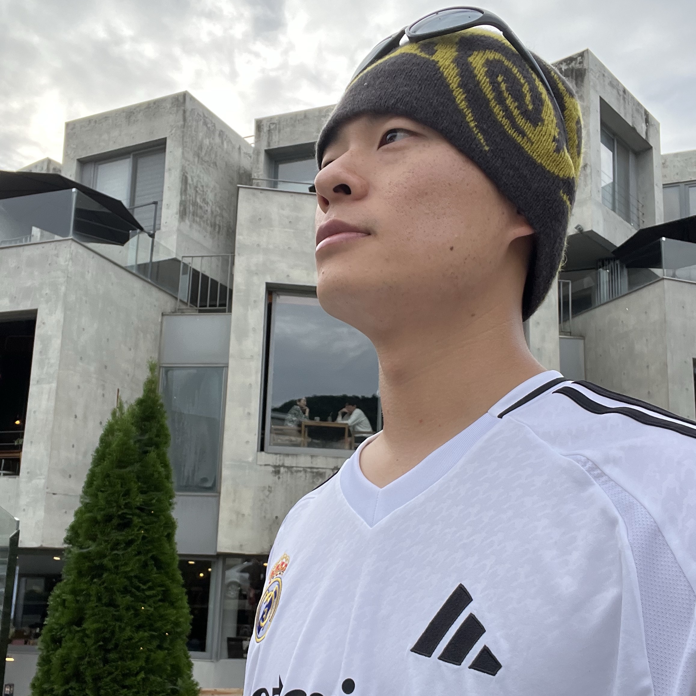 Montbell Trekking Glasses Black Grey, ROA Graphic Beanie Brown Yellow - 24FW 착용 스타일