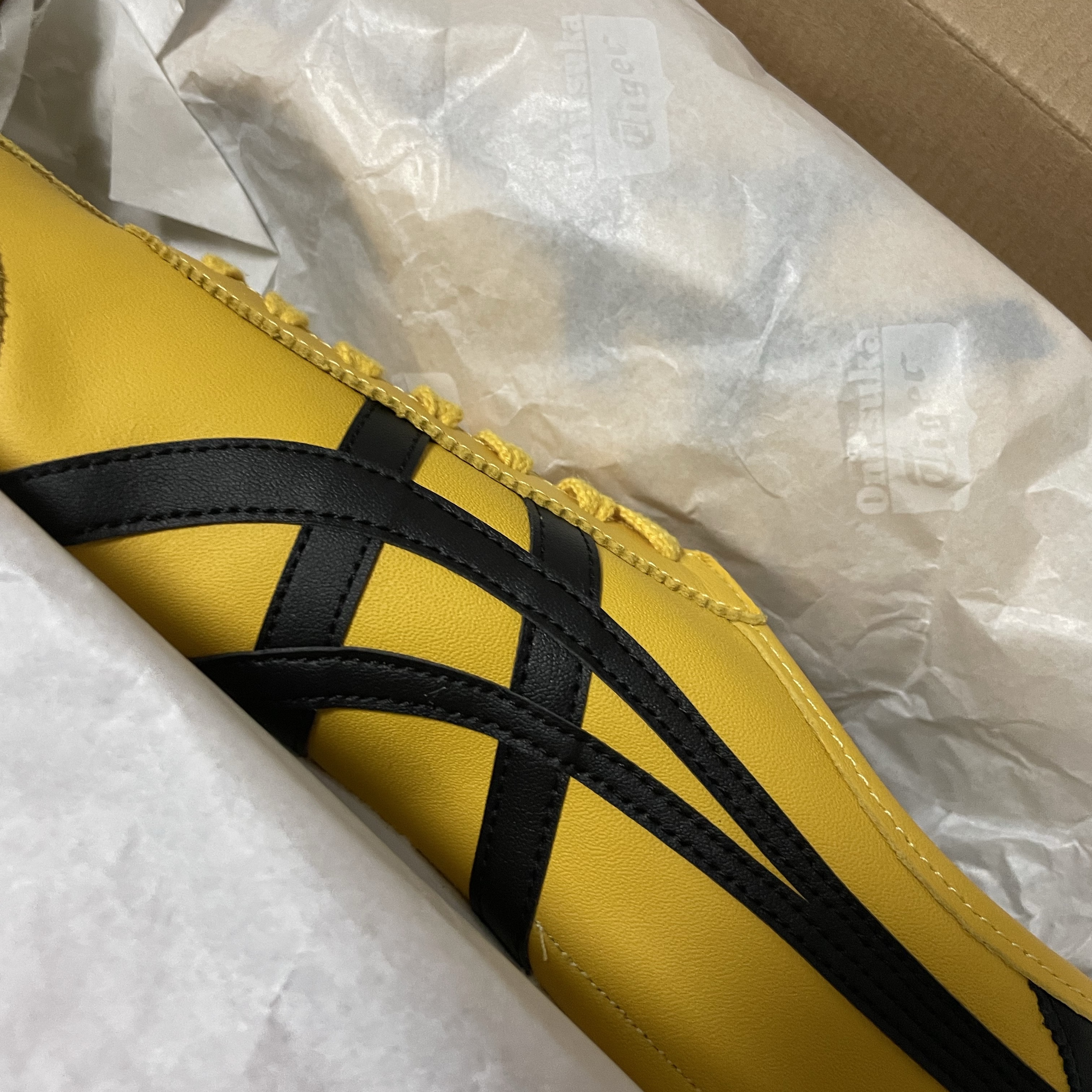 Onitsuka Tiger Mexico 66 Yellow Black 착용 스타일