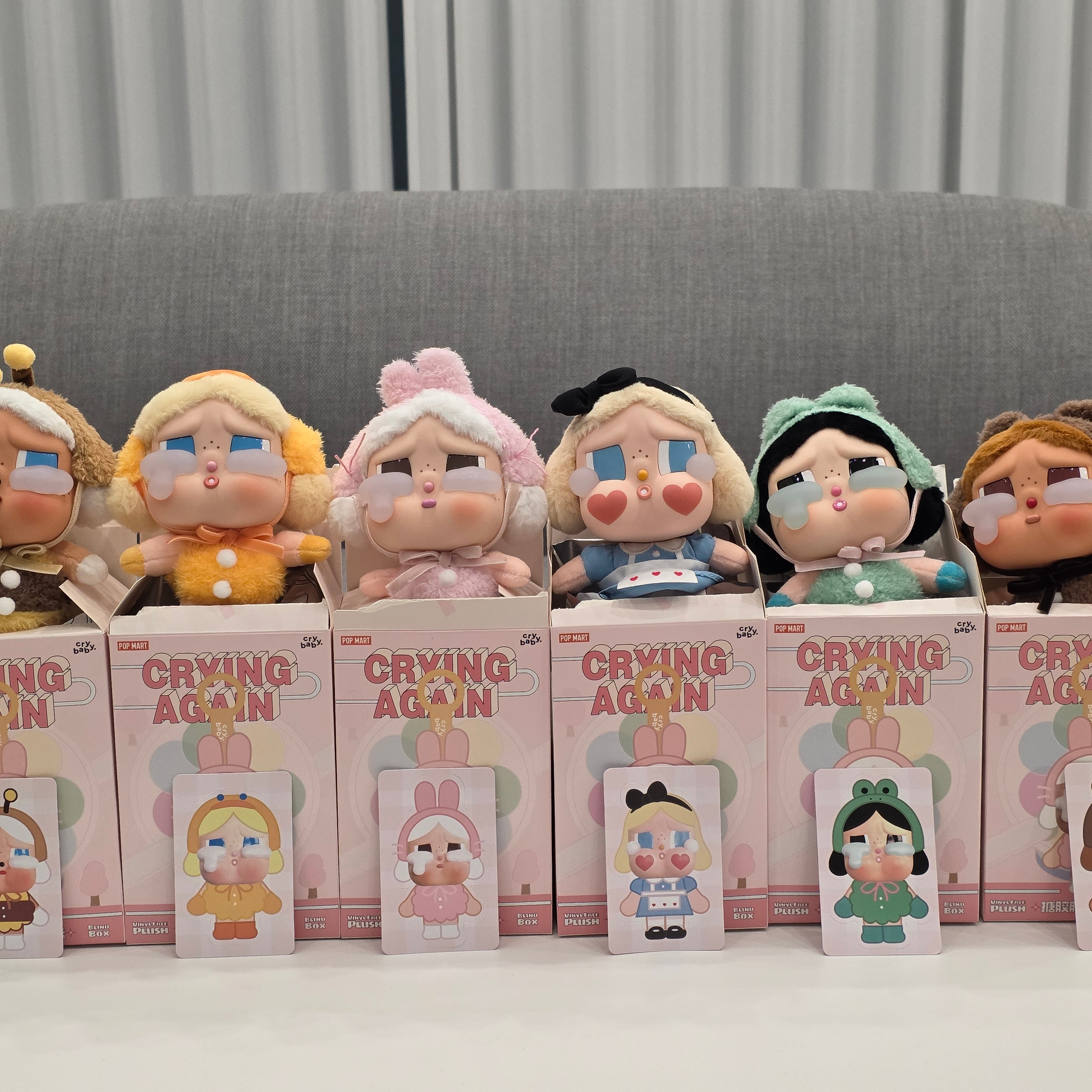 Pop Mart Crybaby Crying Again Series Plush Keyring Sealed Case (6 Blind Boxes) 착용 스타일 - 2