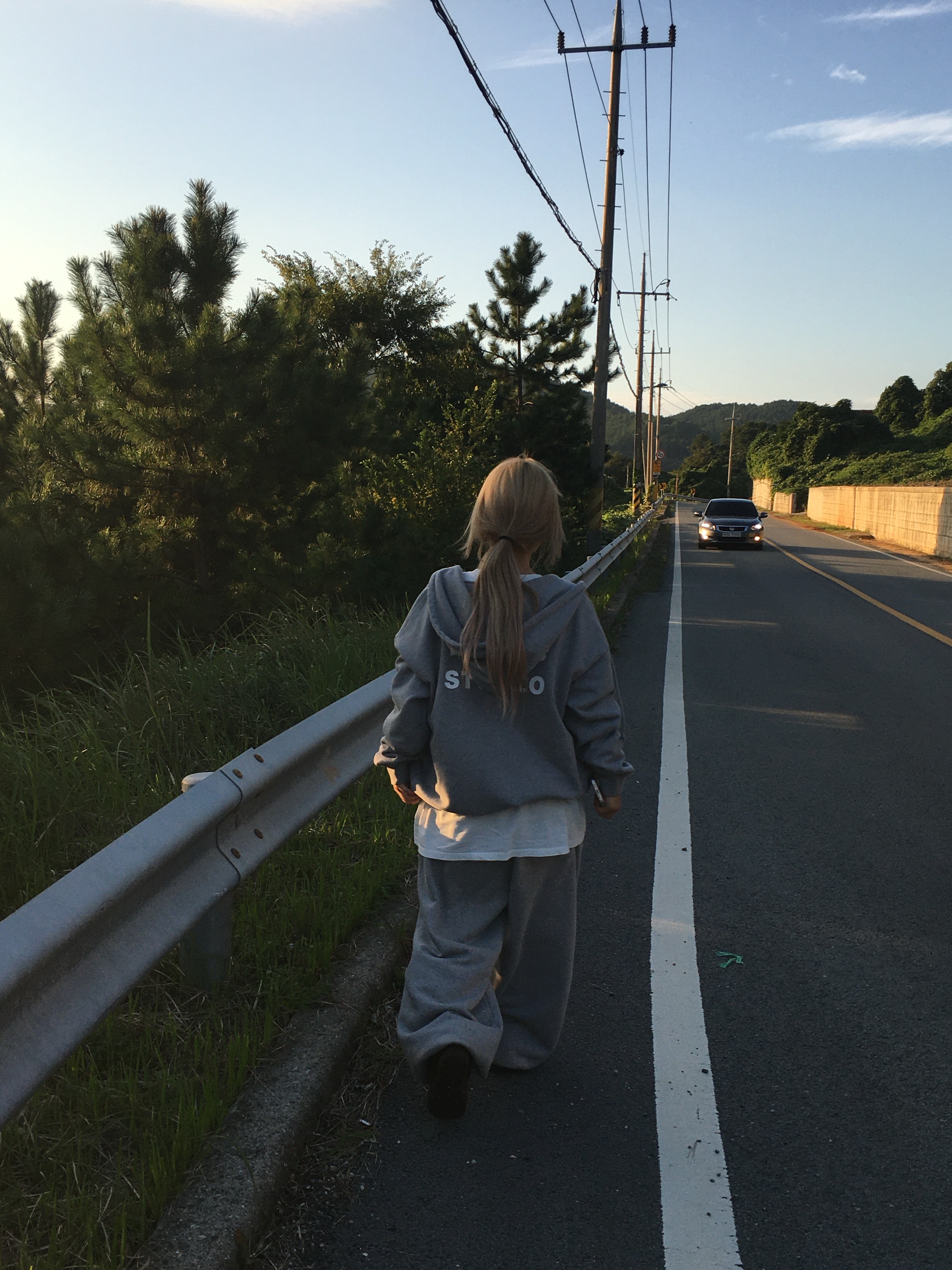 IAB Studio Zip-Up Hoodie Gray - 22FW, [더블적립]Farfromwhat Far Front Multi Logo T-Shirts White 착용 스타일 - 1