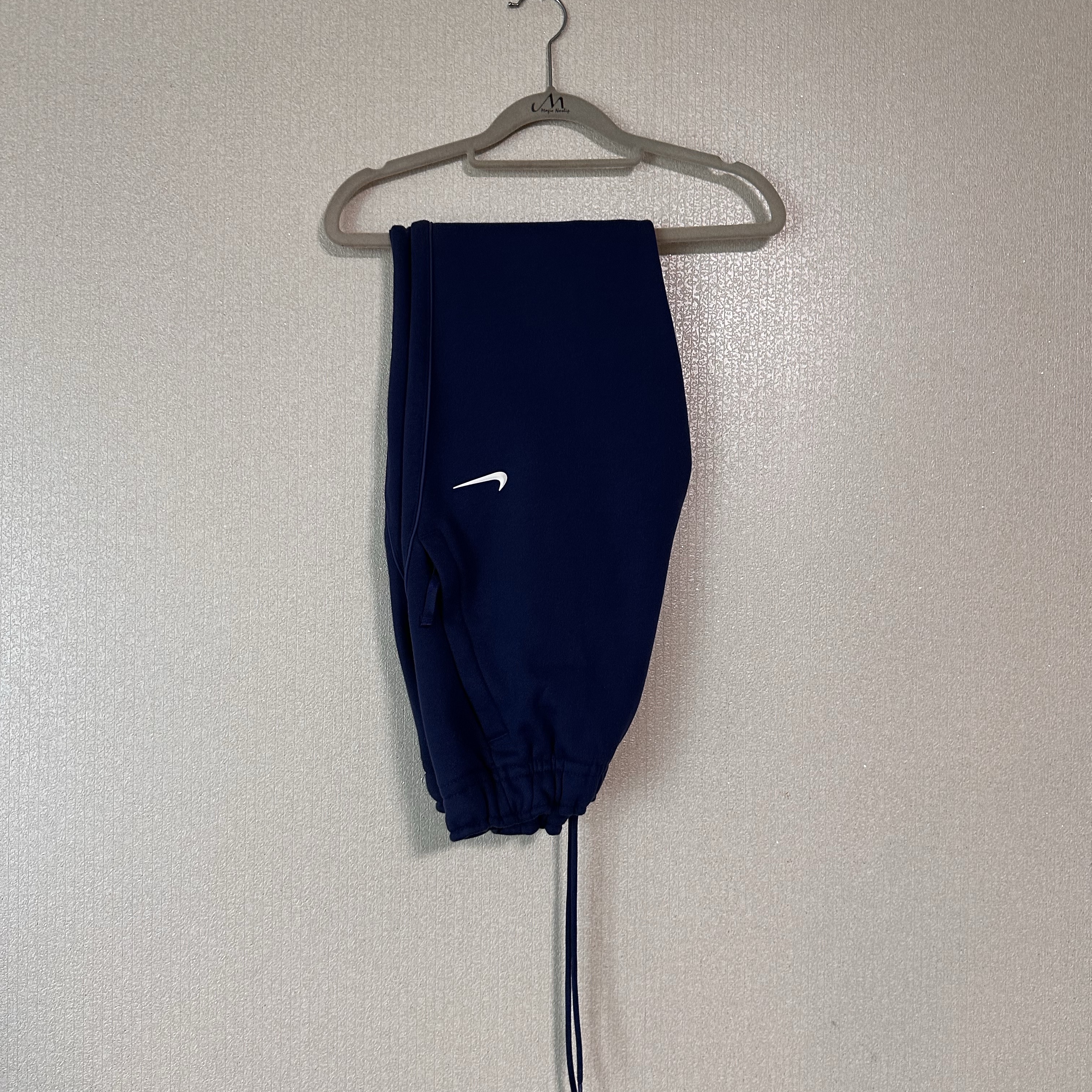Nike x Drake Nocta Cardinal Stock Essential Fleece Pants Navy - Asia 착용 스타일