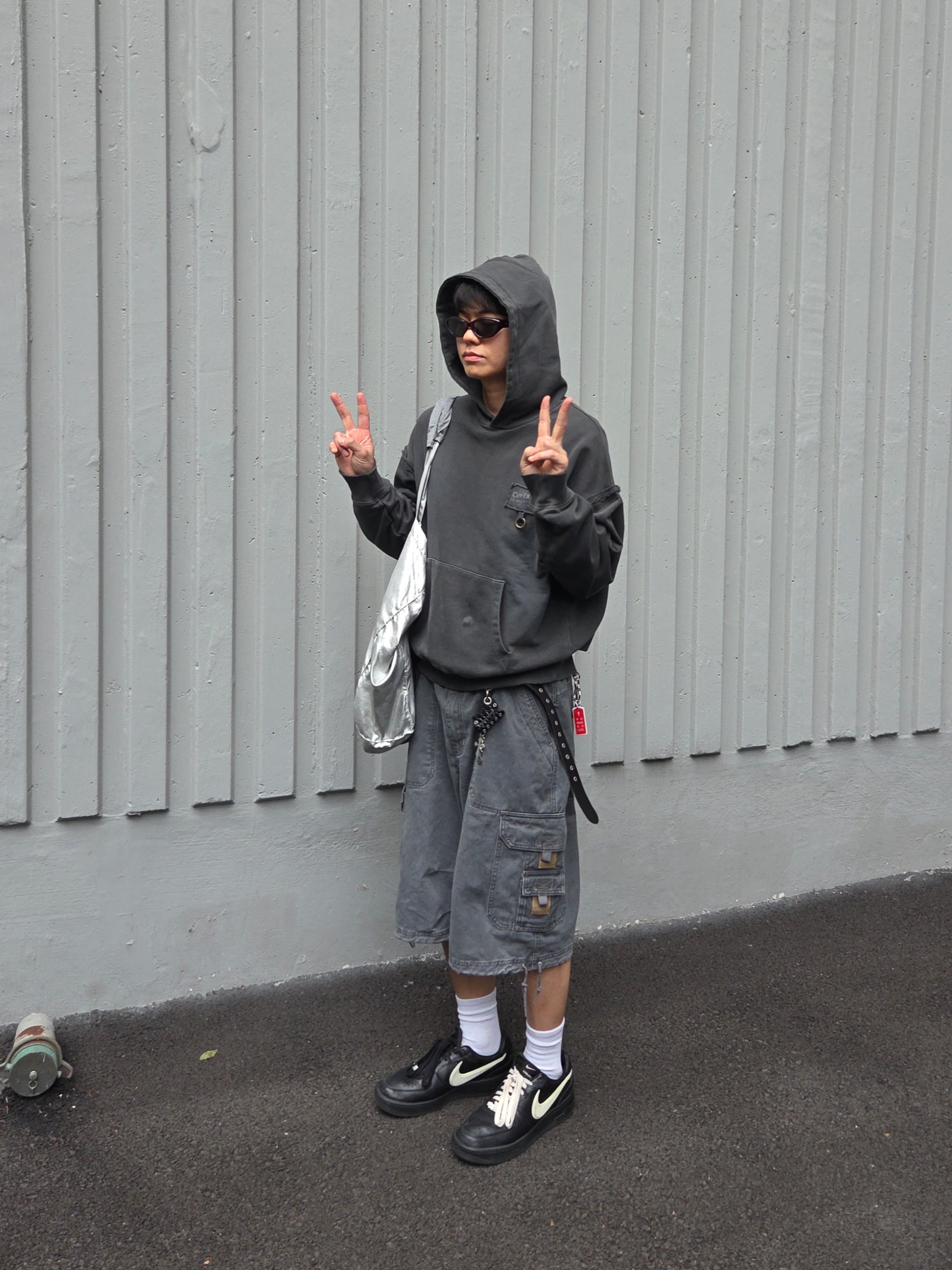 ALEXII Too Much Keyring Ver.2, Nike x Ambush Air Force 1 Low SP Black 착용 스타일 - 3