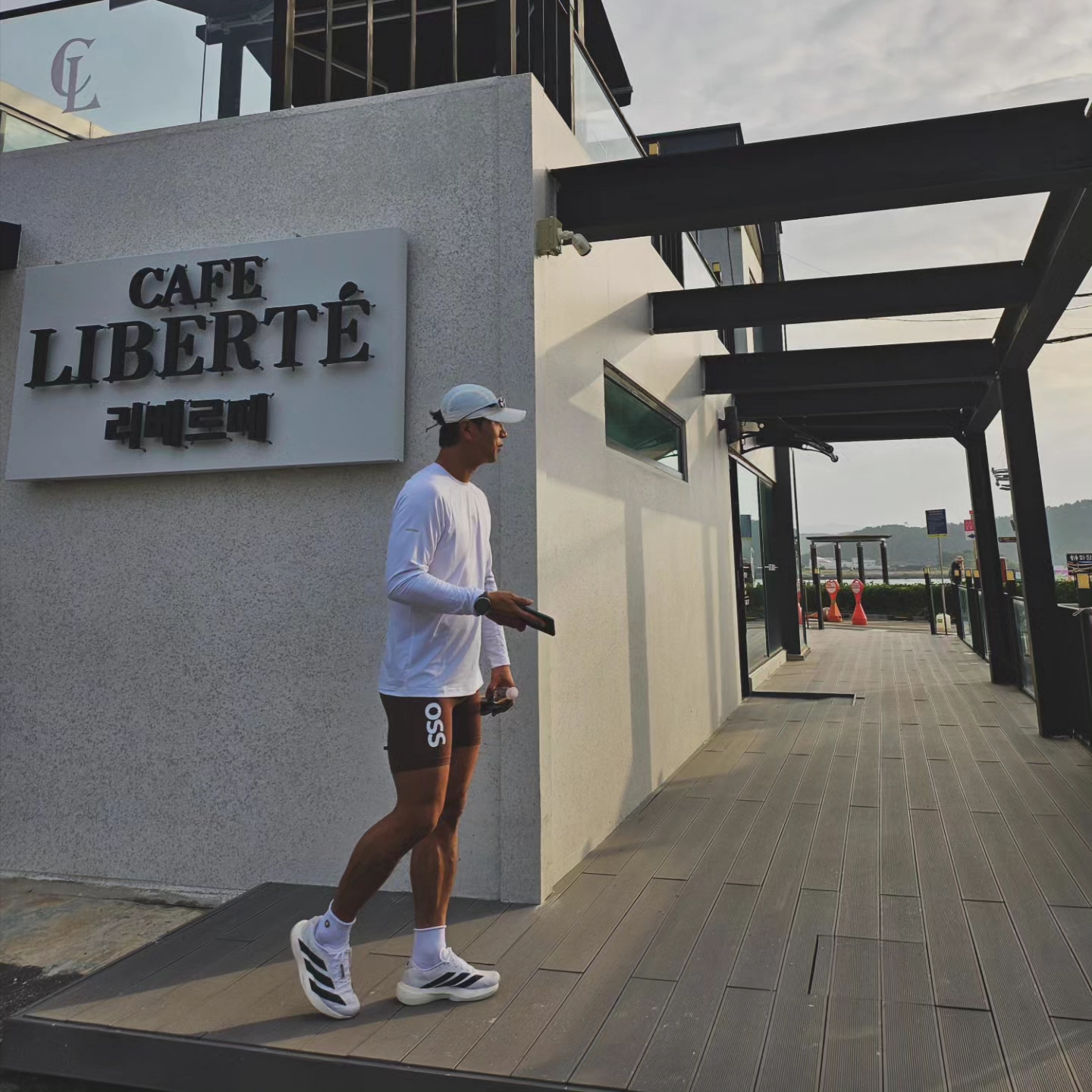 (W) Adidas Adizero EVO SL Cloud White Core Black, Adidas Adizero EVO SL Cloud White Core Black 착용 스타일 - 2