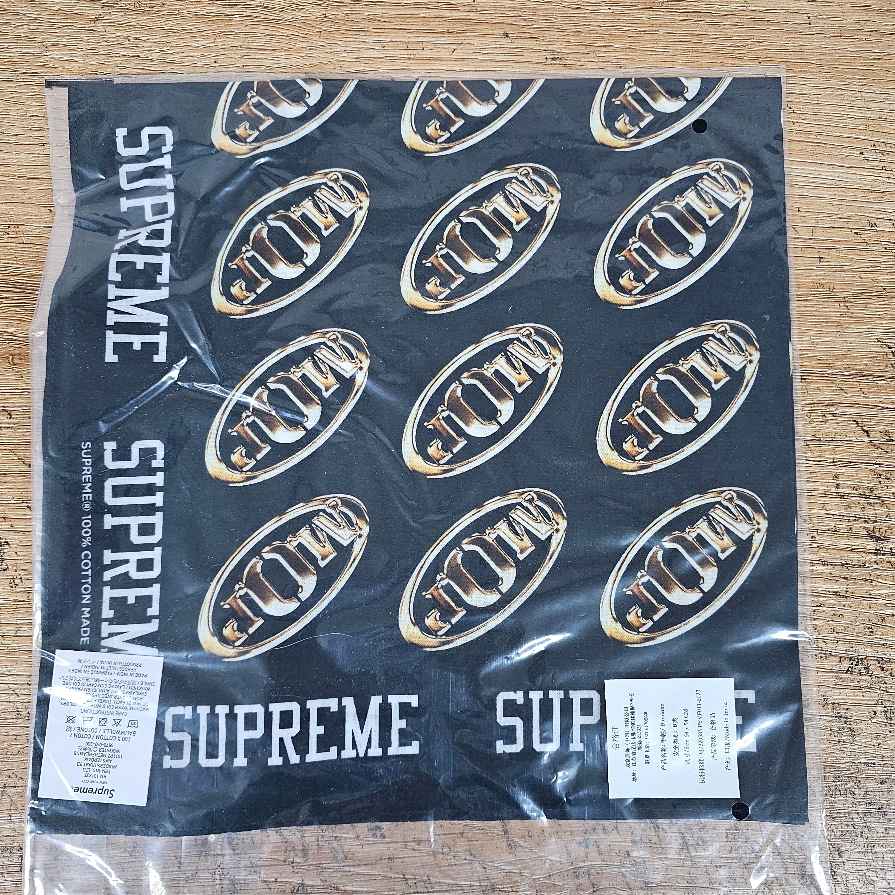 Supreme x M.O.P. Bandana Black - 24FW 착용 스타일