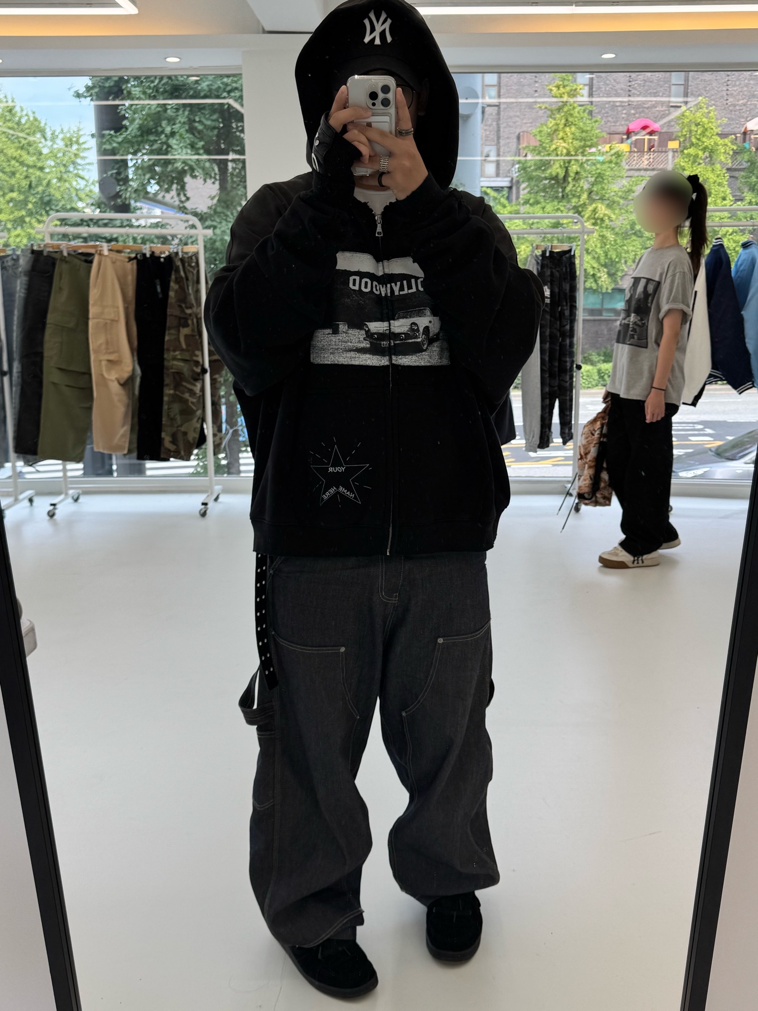 GRAILZ x KOIN SEOUL Carpenter Raw Denim Pants Indigo, qAp 5-1 Long Sleeve T-Shirt Cream 착용 스타일 - 2