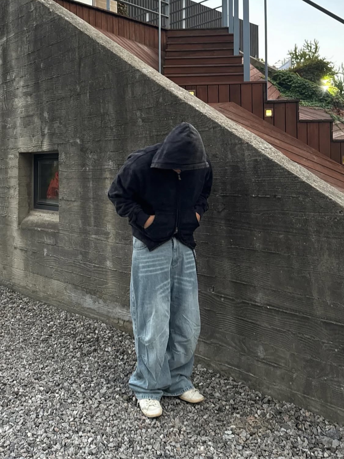 NOD Glen Wide Baggy Denim Pants Light Blue 착용 스타일