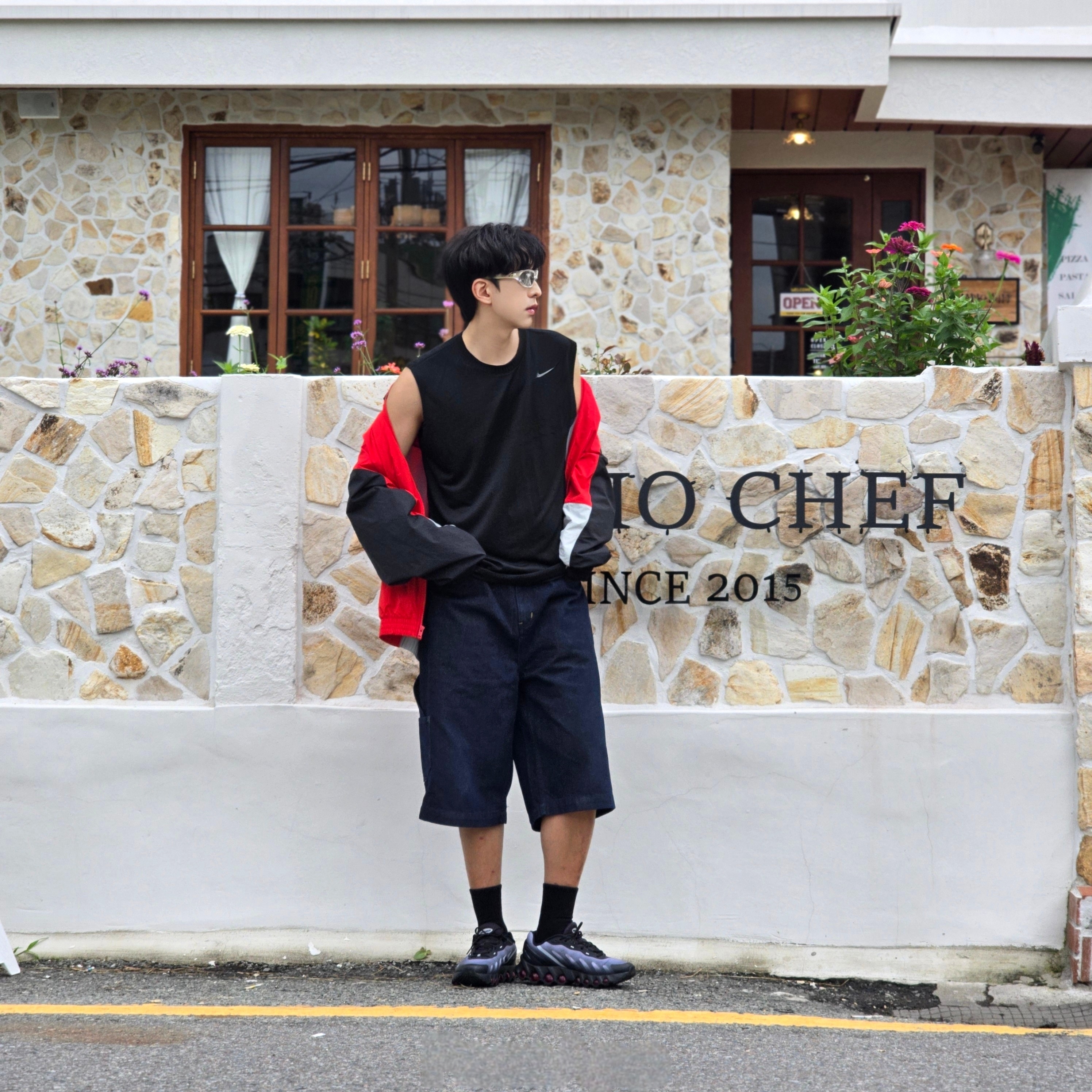 Nike Club Oversized Woven Track Jacket University Red Black - Asia, Nike Dri-Fit Legend Sleeveless Fitness T-Shirt Black - Asia 착용 스타일 - 3