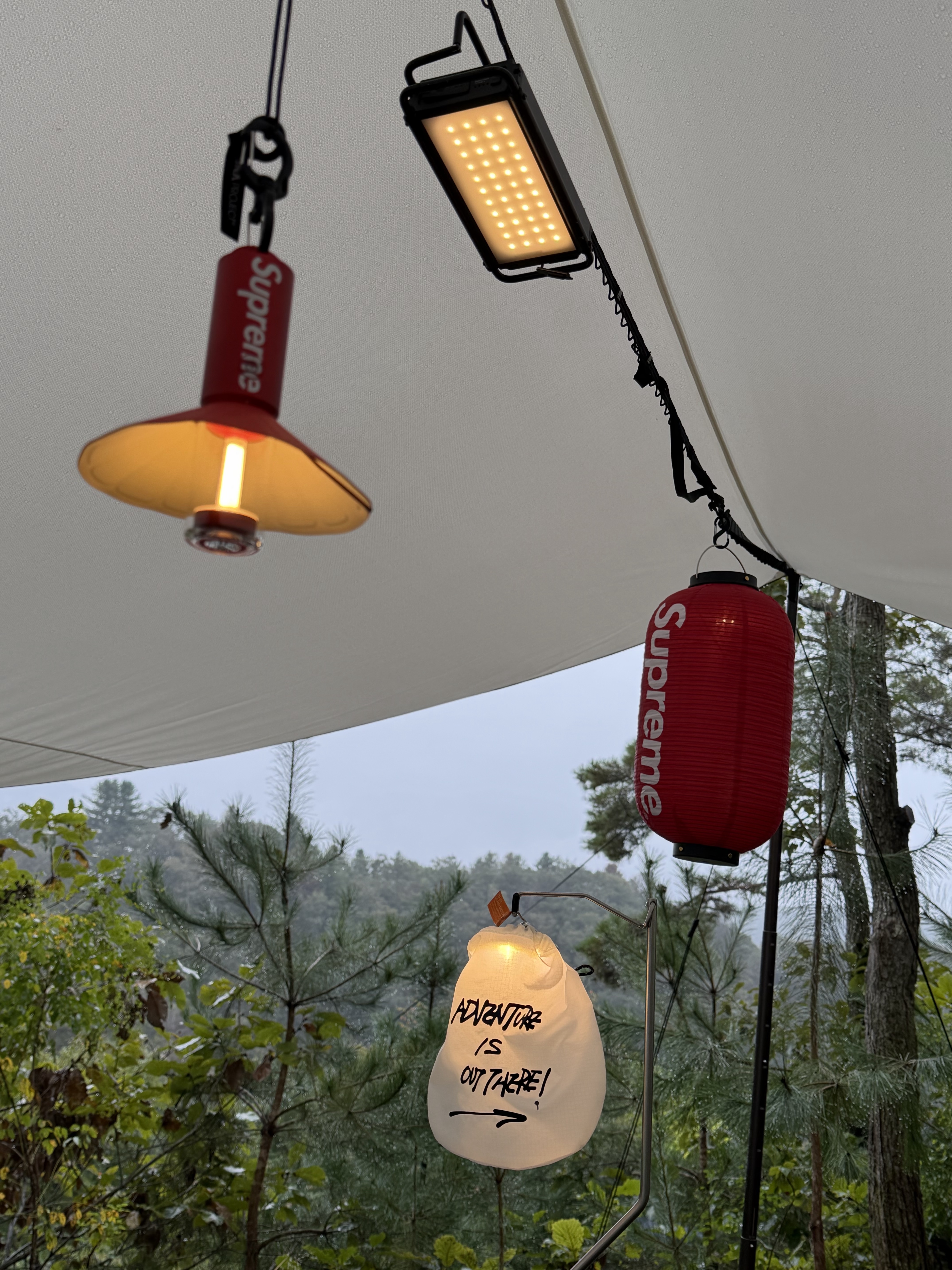Supreme x Hoto Camp Light Red - 25FW (Korean Ver.), Supreme Hanging Lantern Red - 19FW 착용 스타일
