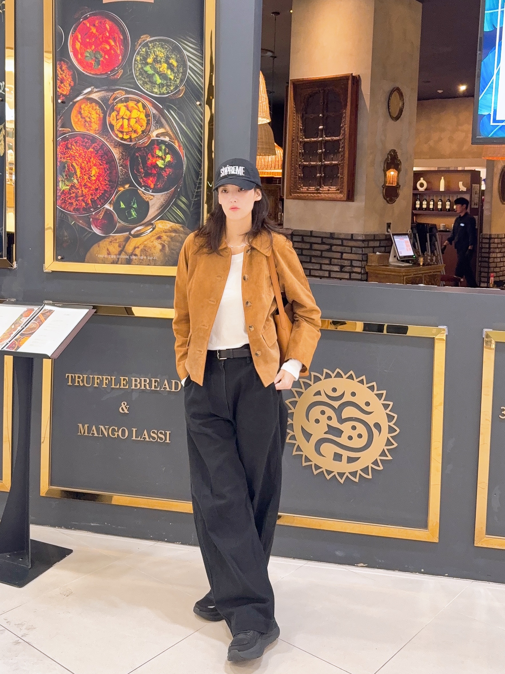 Hoka Bondi 9 Black - Wide, Supreme Splatter 6-Panel Black - 25FW 착용 스타일 - 5