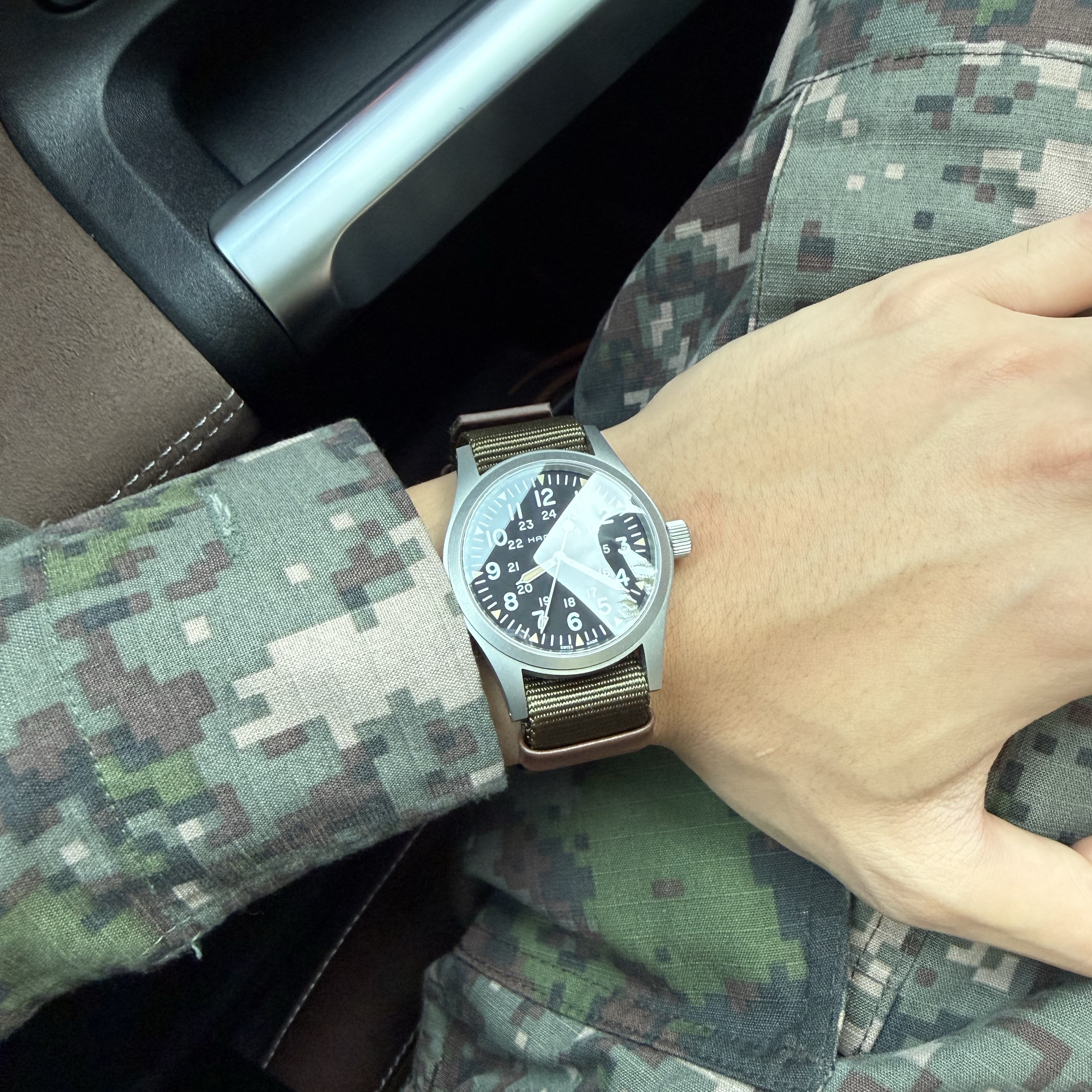 Hamilton Khaki Field Mechanical 38mm Nato Strap Green Black 착용 스타일 - 3