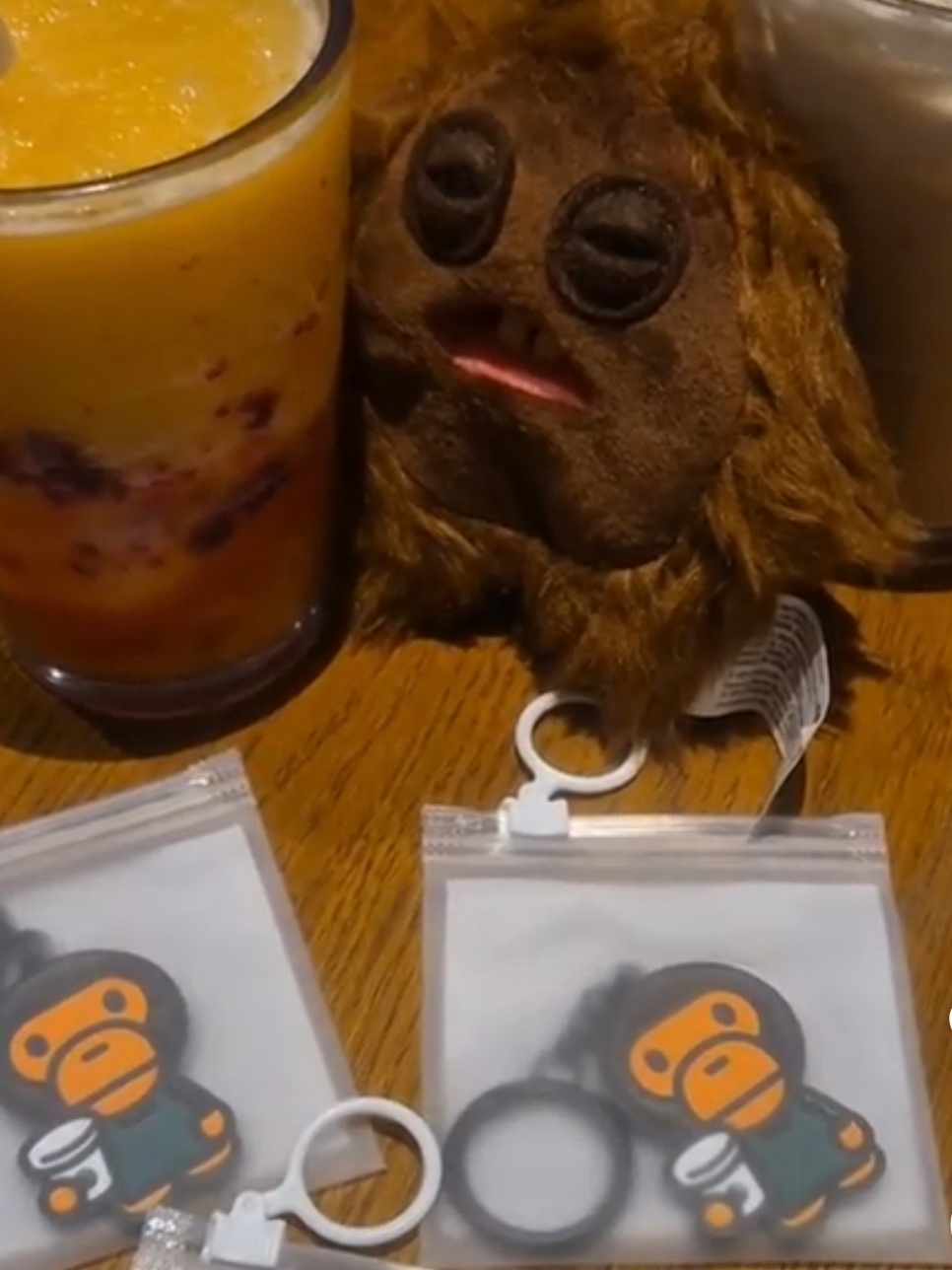 Fuggler Hedgy Grog Keyring Brown, Starbucks x BAPE Baby Milo Keychain 착용 스타일