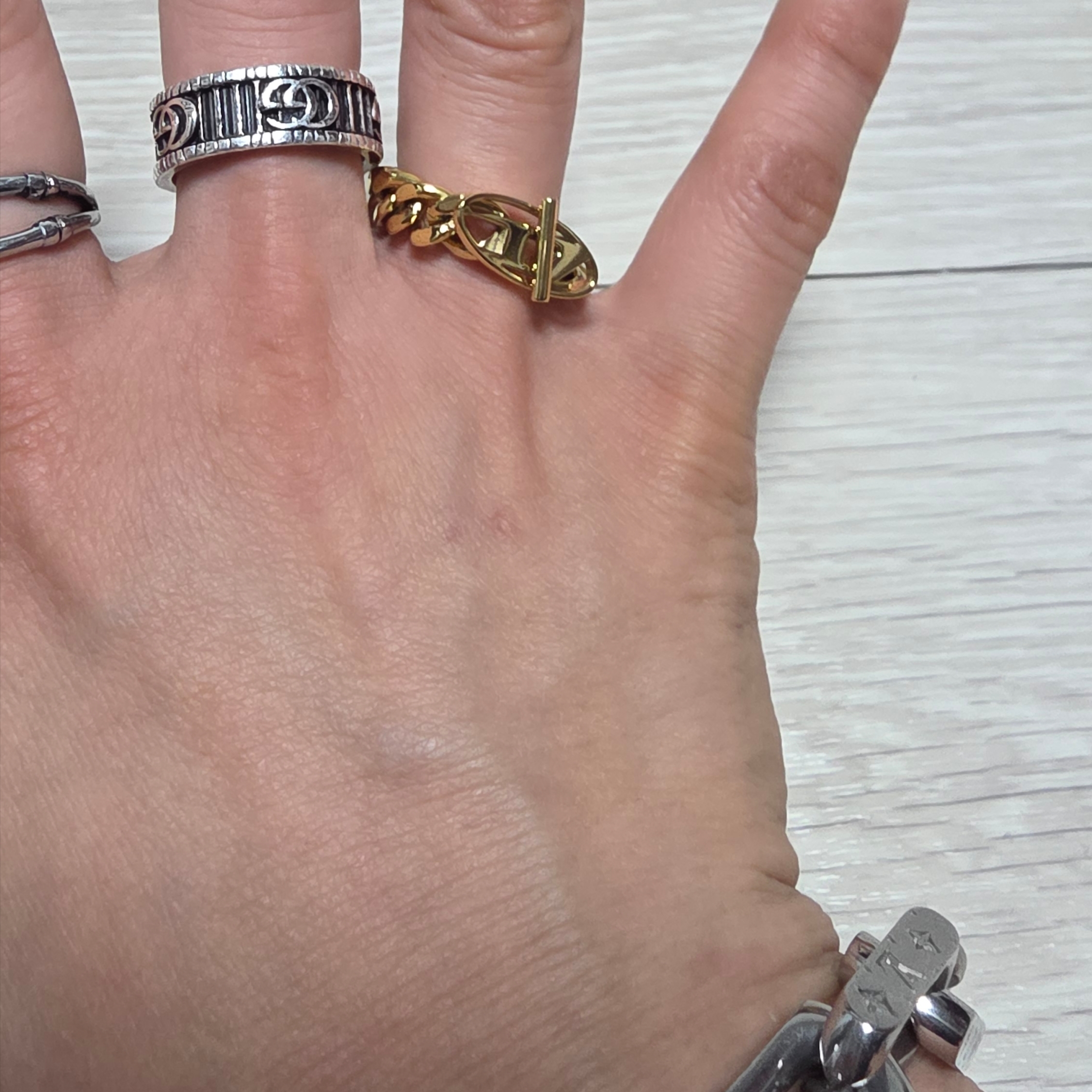 Diesel Dx1568710 Gold-Tone Stainless Steel Soft Chain Ring Gold, Louis Vuitton Monogram Chain Bracelet Silver 착용 스타일 - 2