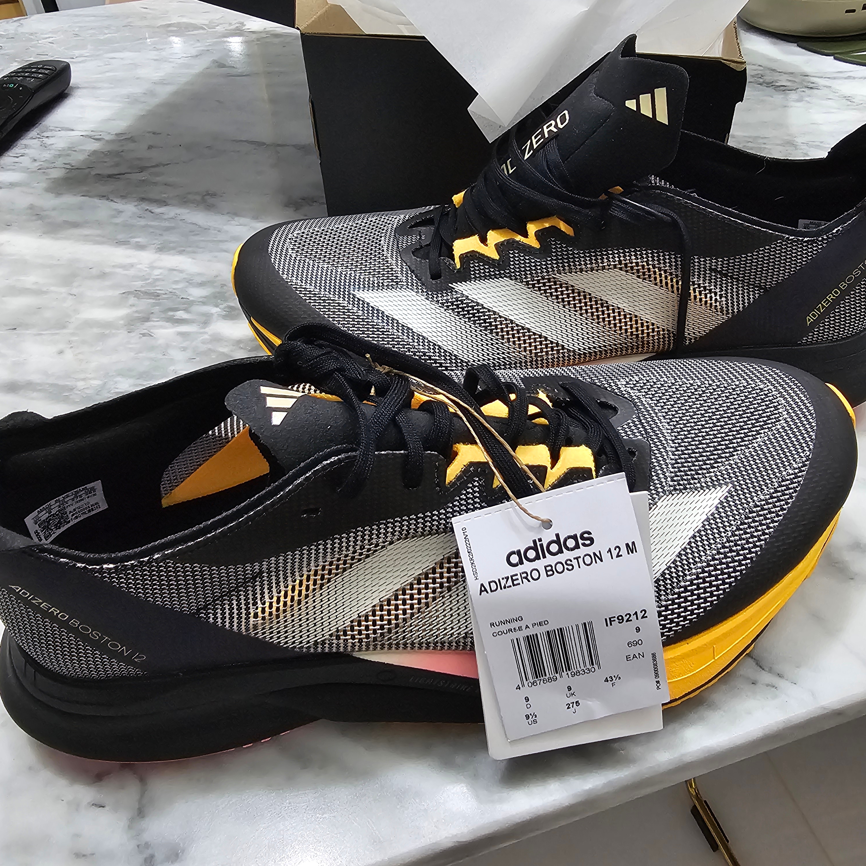 Adidas Adizero Boston 12 Core Black Zero Metalic 착용 스타일