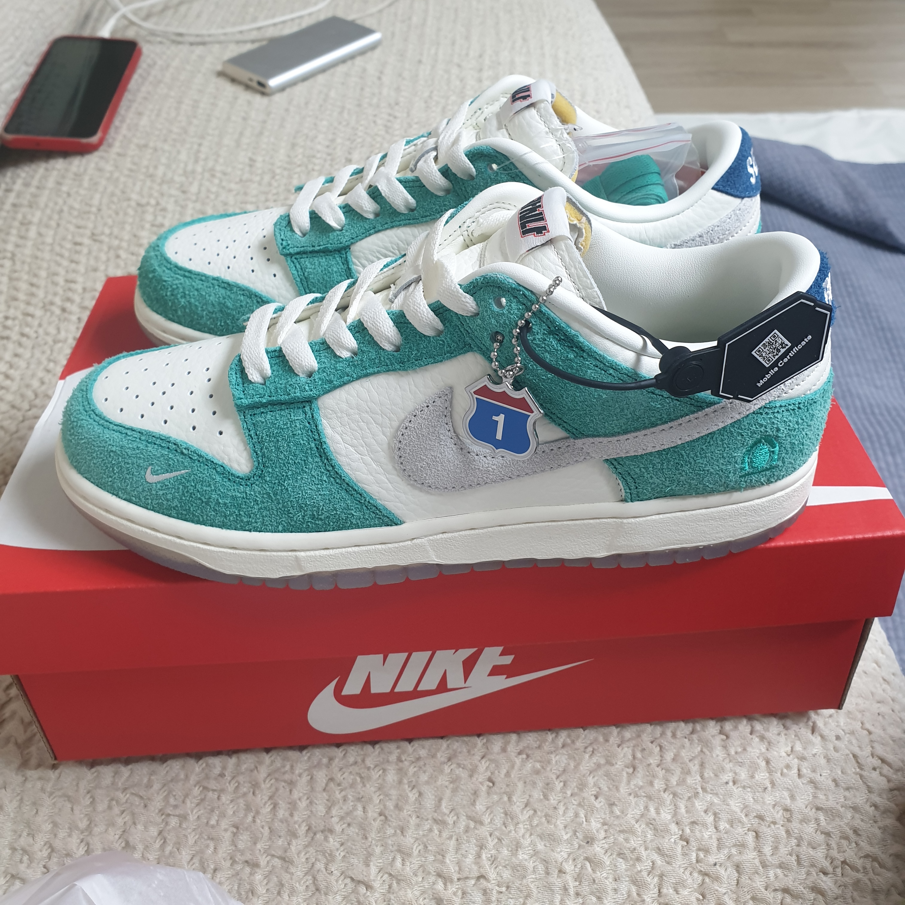 Nike x Kasina Dunk Low Road Sign - Kasina Exclusive 착용 스타일 - 1