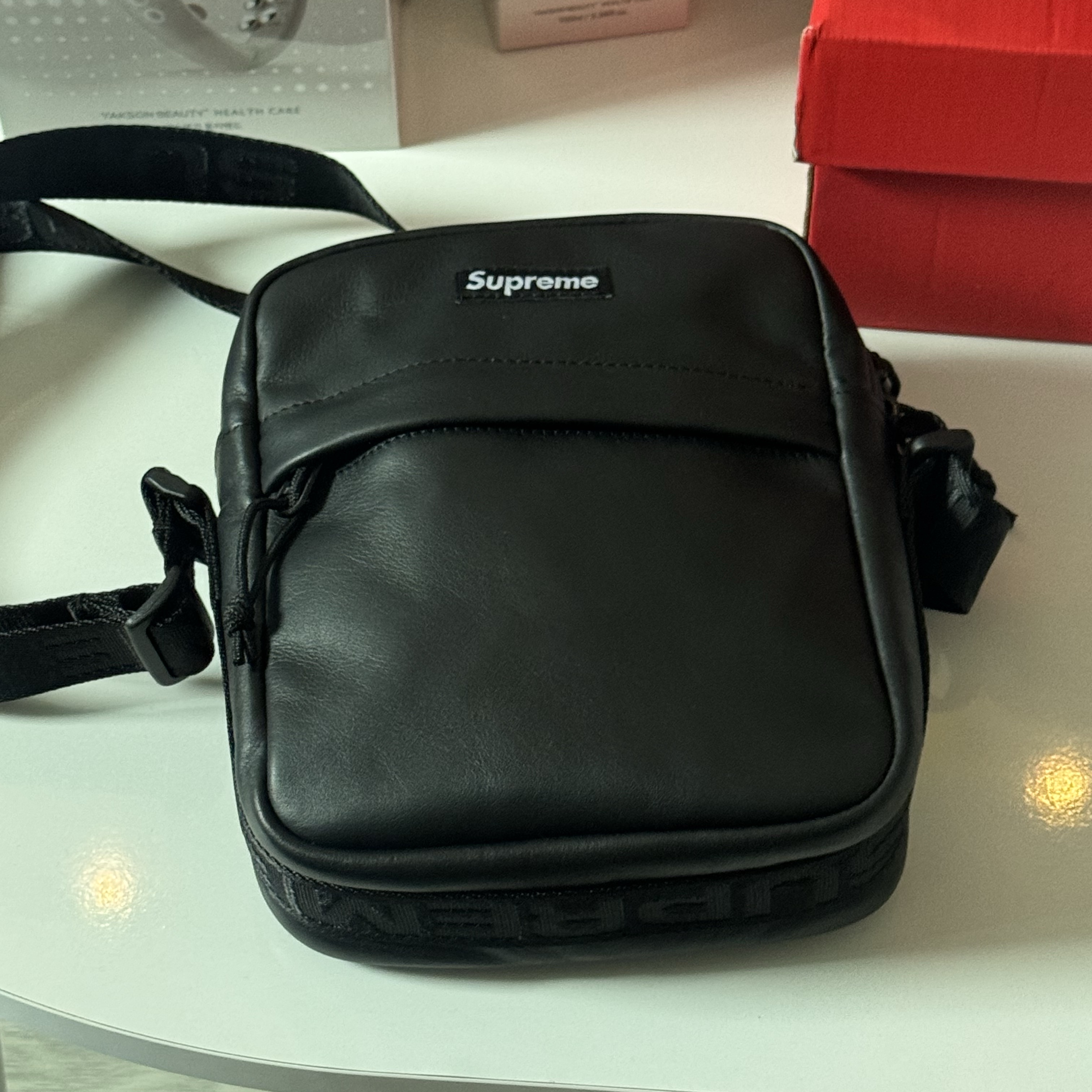 Supreme Leather Shoulder Bag Black - 24FW 착용 스타일