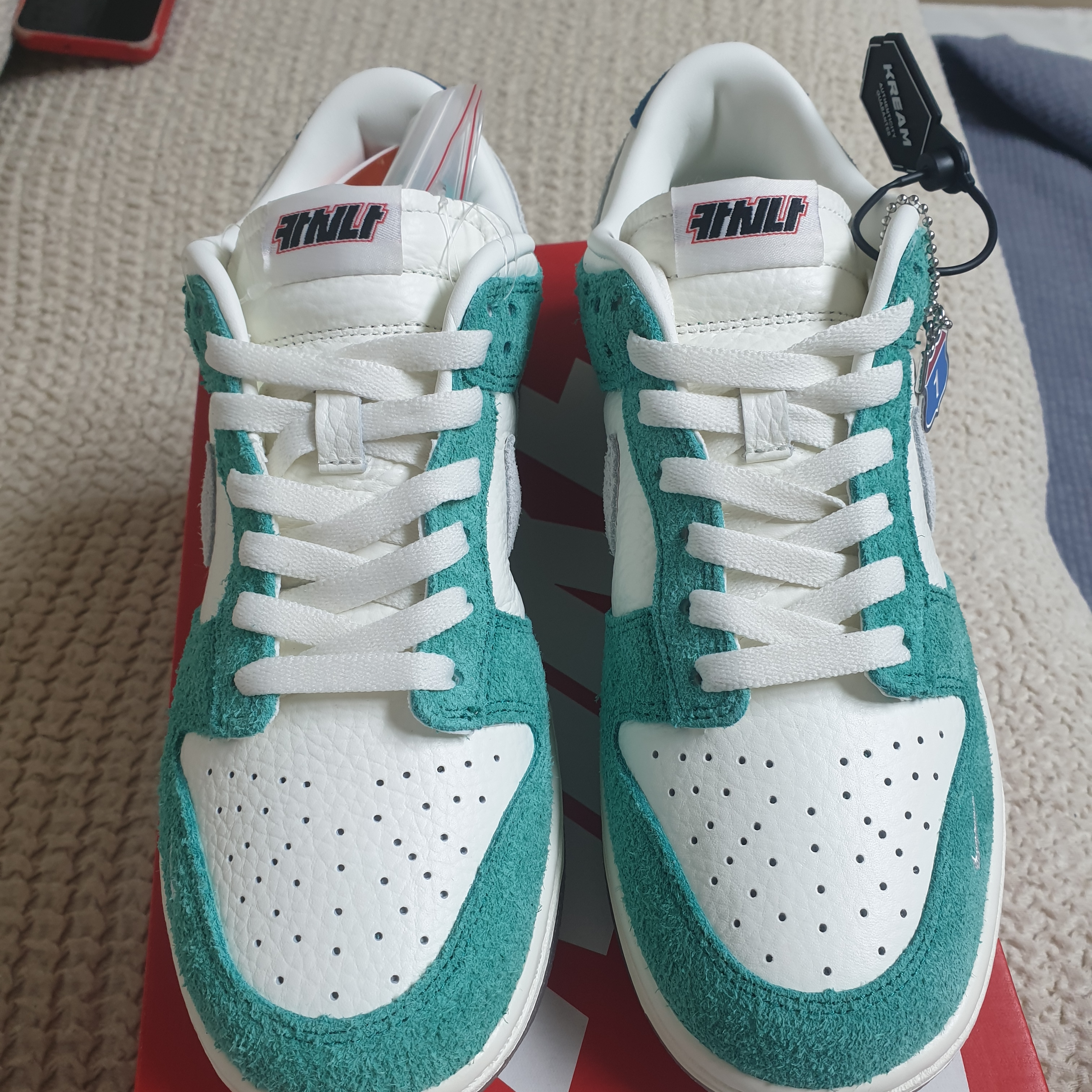 Nike x Kasina Dunk Low Road Sign - Kasina Exclusive 착용 스타일 - 4