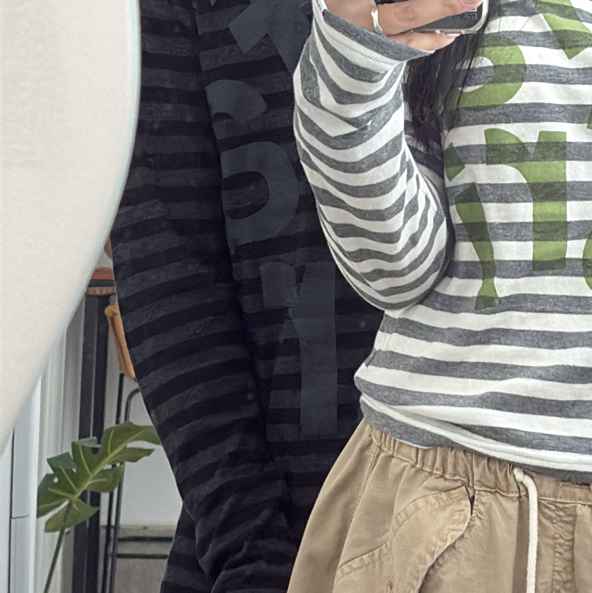 [KREAM 단독] Safarispot 1/2 Ticketing Stripe Border Hoodie Gray, [KREAM 단독] Safarispot Ticketing Stripe Border Hoodie Black 착용 스타일