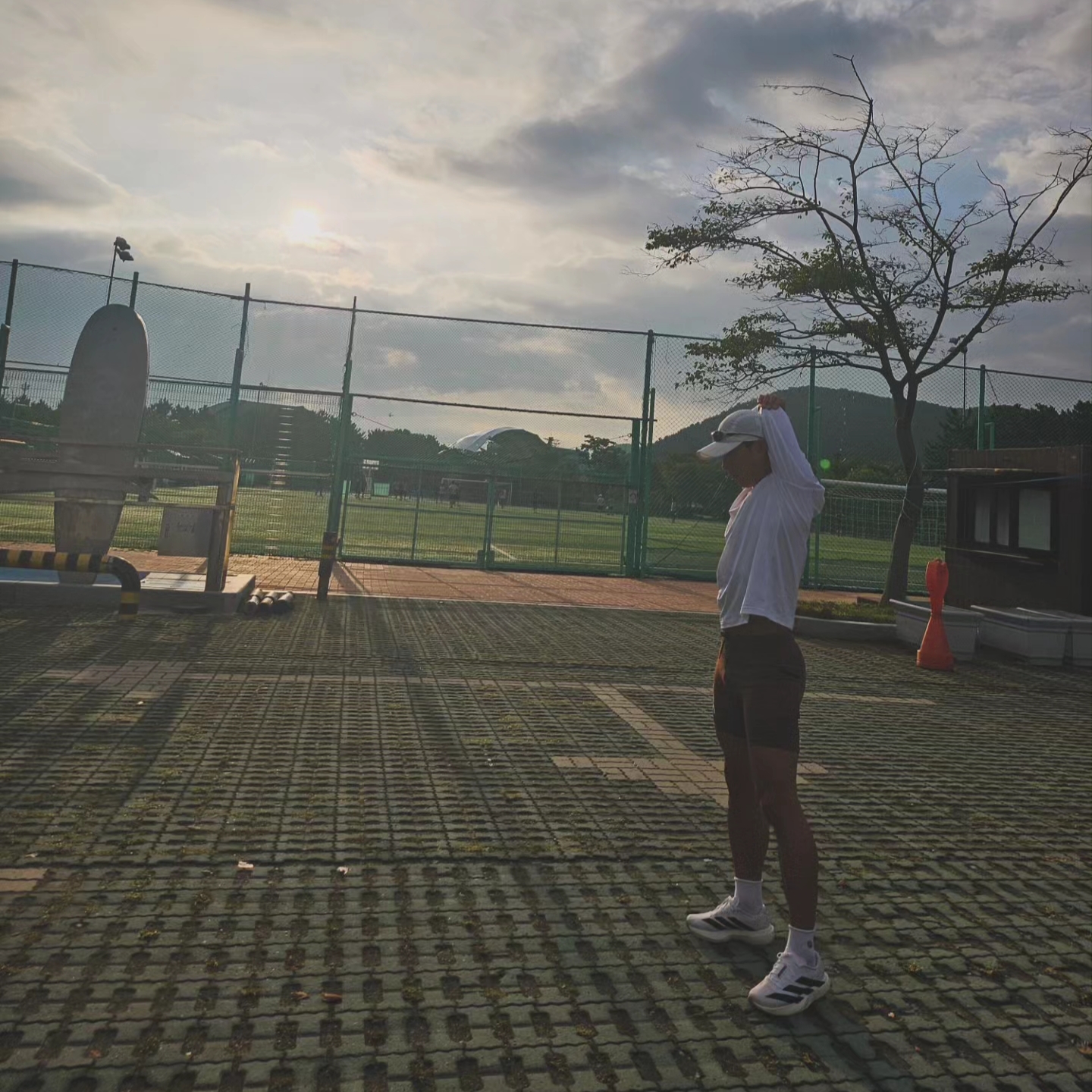 (W) Adidas Adizero EVO SL Cloud White Core Black, Adidas Adizero EVO SL Cloud White Core Black 착용 스타일 - 5