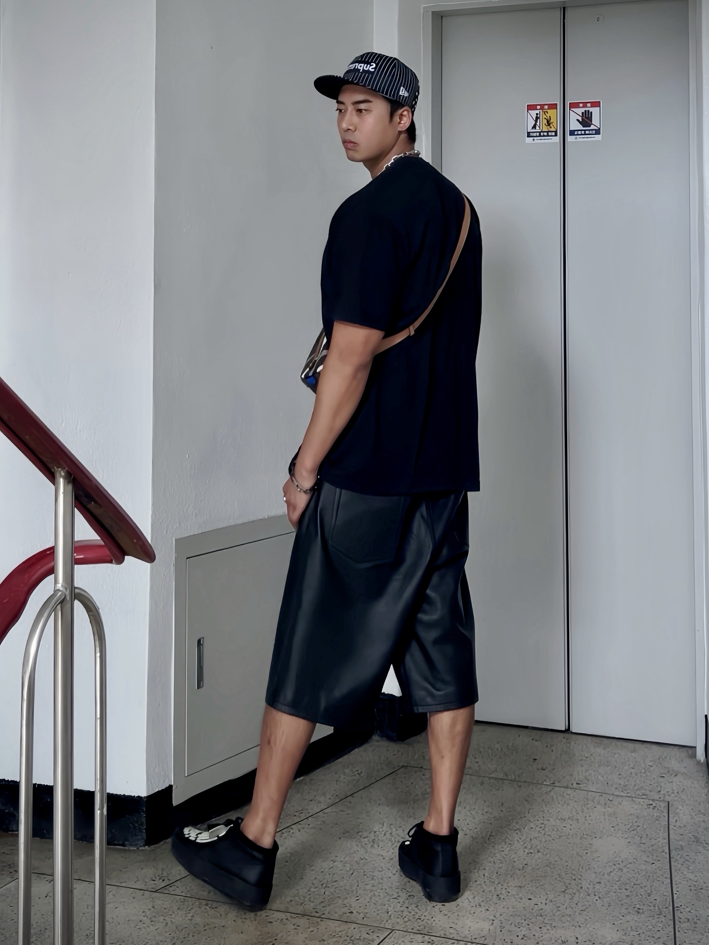 Supreme x Jean Paul Gaultier T-Shirt Black - 19SS, Supreme Baggy Leather Short Black - 24SS 착용 스타일