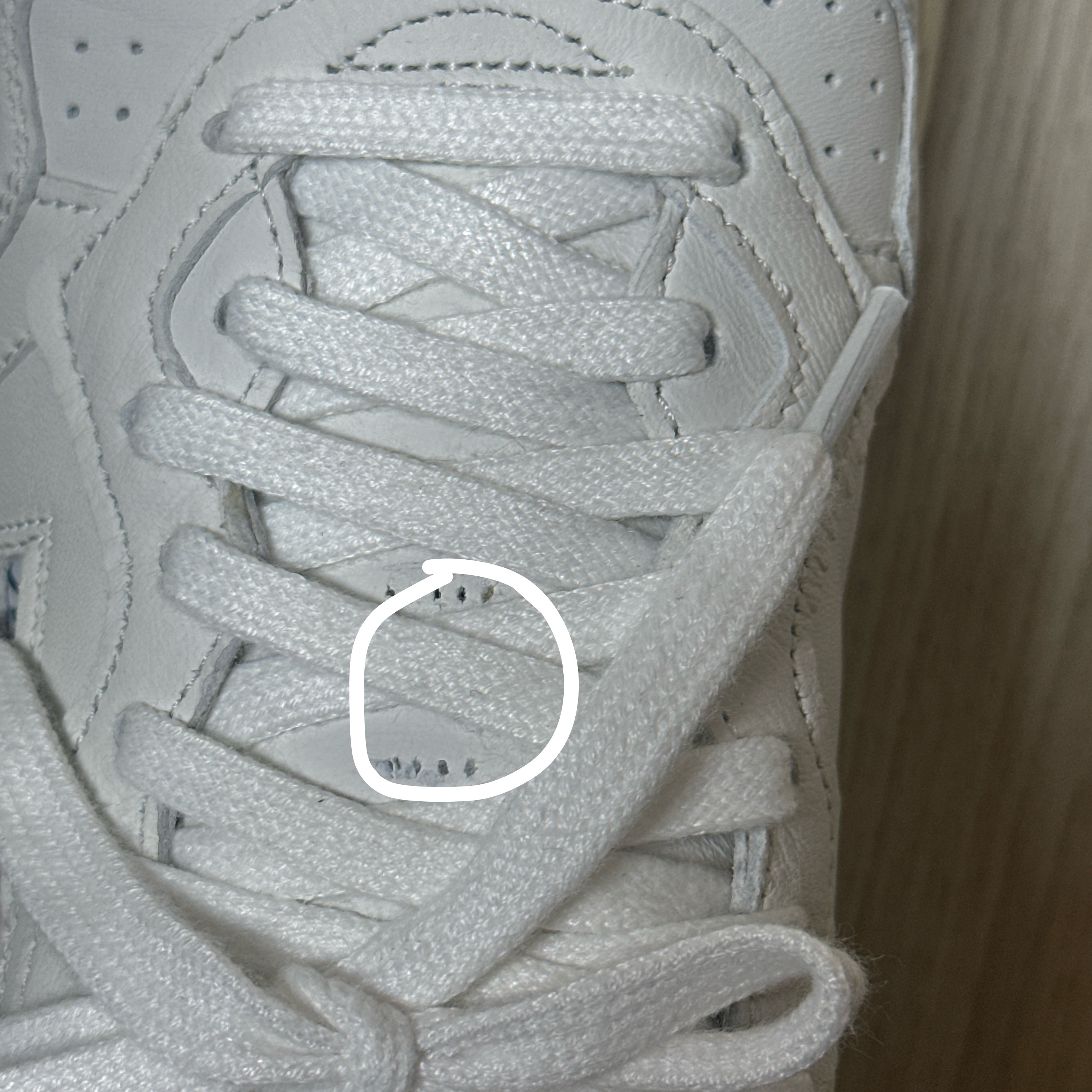 Autry Medalist Low Goatskin Sneakers White 착용 스타일 - 2