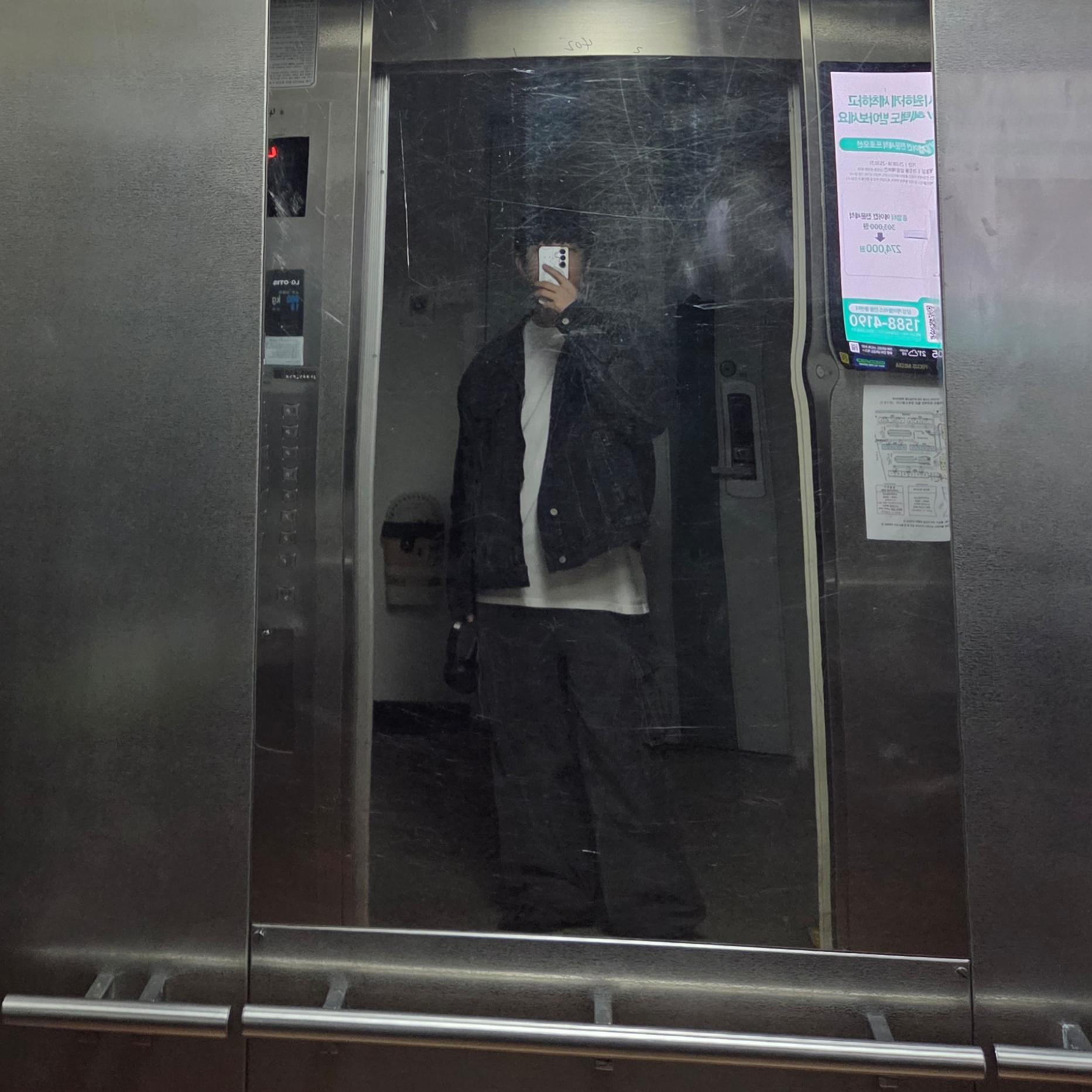 Yeezy Gap Engineered By Balenciaga Padded Denim Jacket Grey Wash 착용 스타일