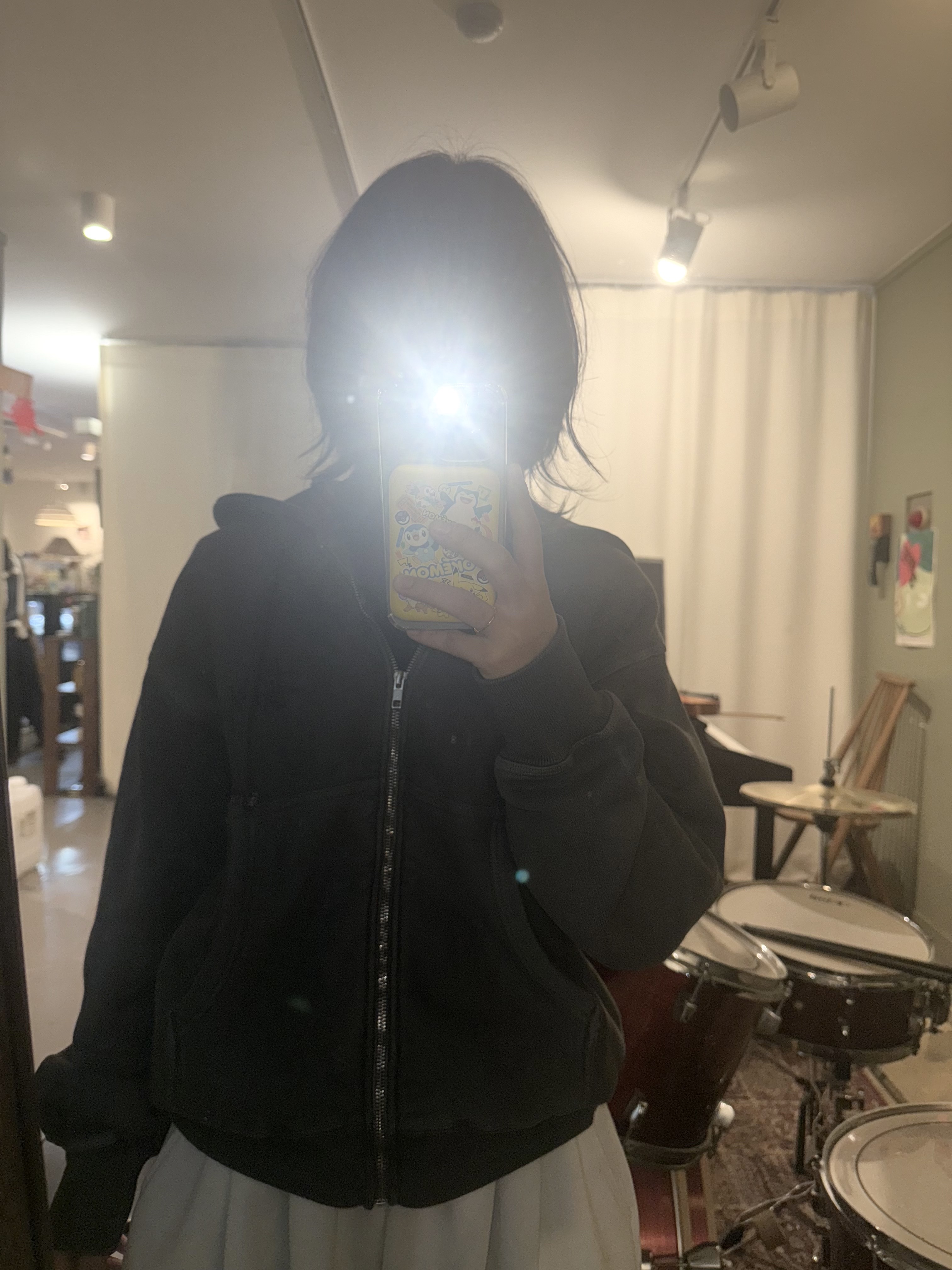 Stussy Basic Pigment Dyed Zip Hoodie Black 착용 스타일 - 1