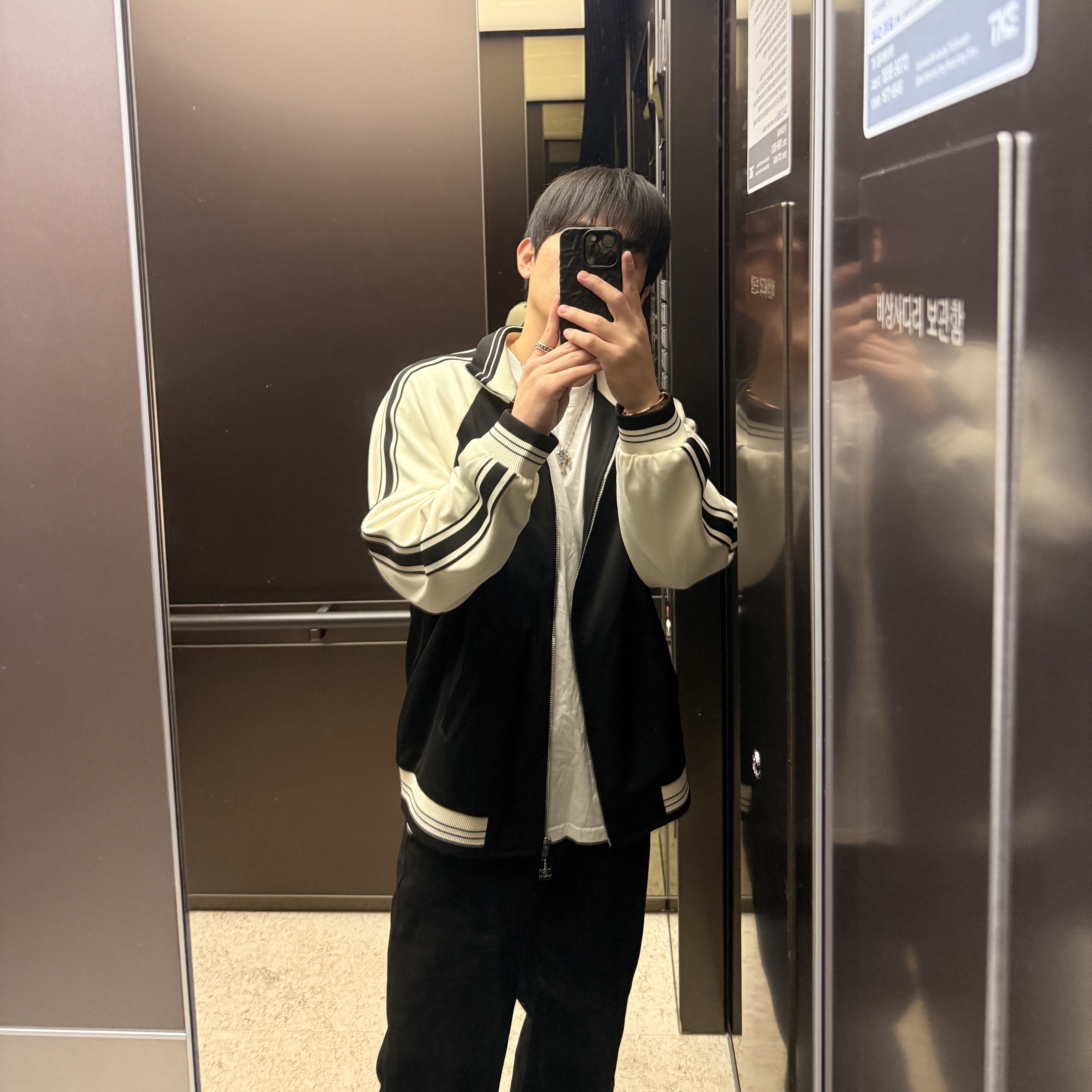 Celine Tracksuit Jacket in Double Face Jersey Black White 착용 스타일