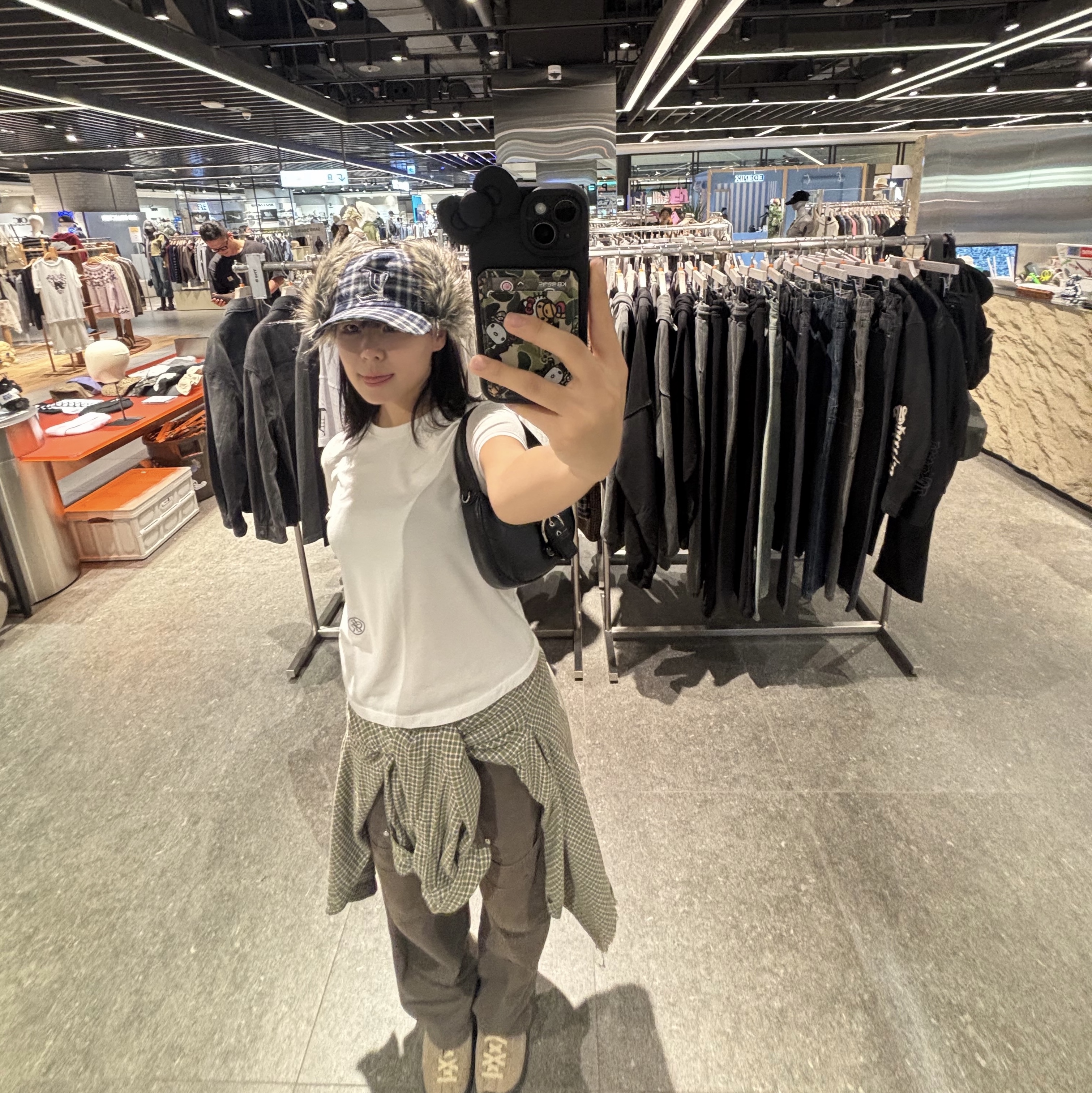 (W) Aeae Zip Pocket Check Shirts Green, (W) Keen Jasper Suede Sneakers Silver Mink 착용 스타일