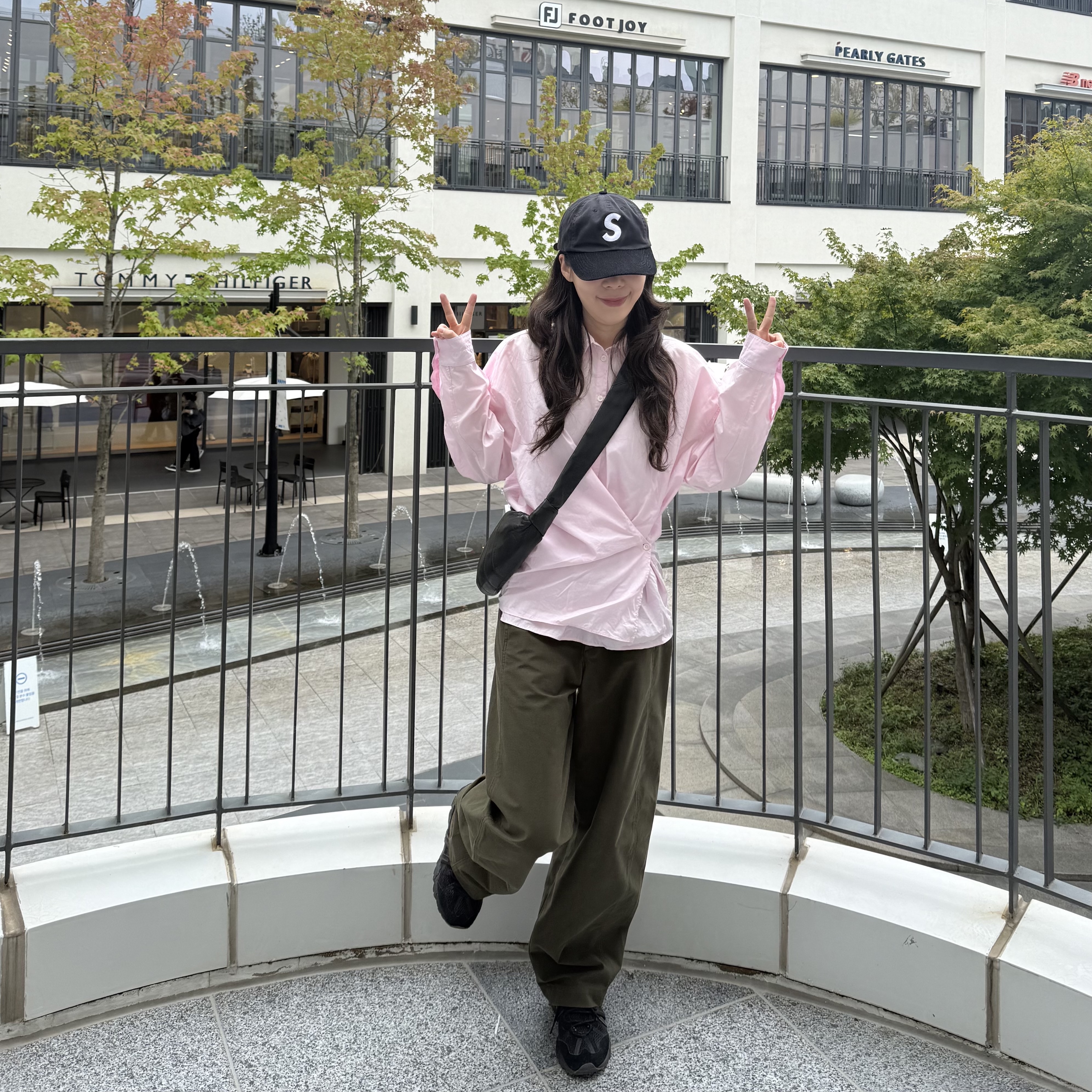 Supreme 2-Tone S Logo 6-Panel Black - 24SS, (W) Lemaire Straight Collar Twisted Shirt Ballerina 착용 스타일