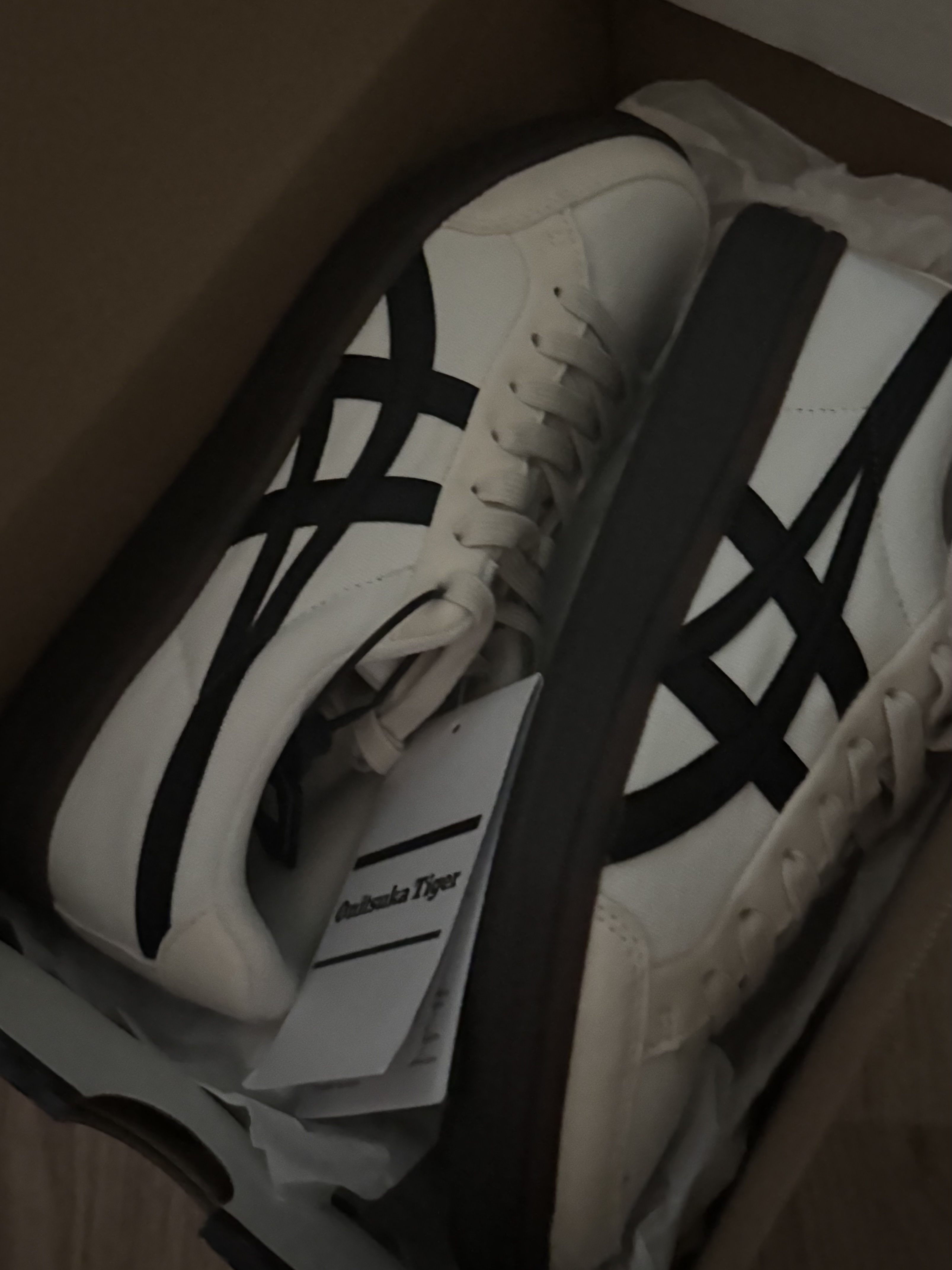 Onitsuka Tiger Advanti Cream White Black 착용 스타일