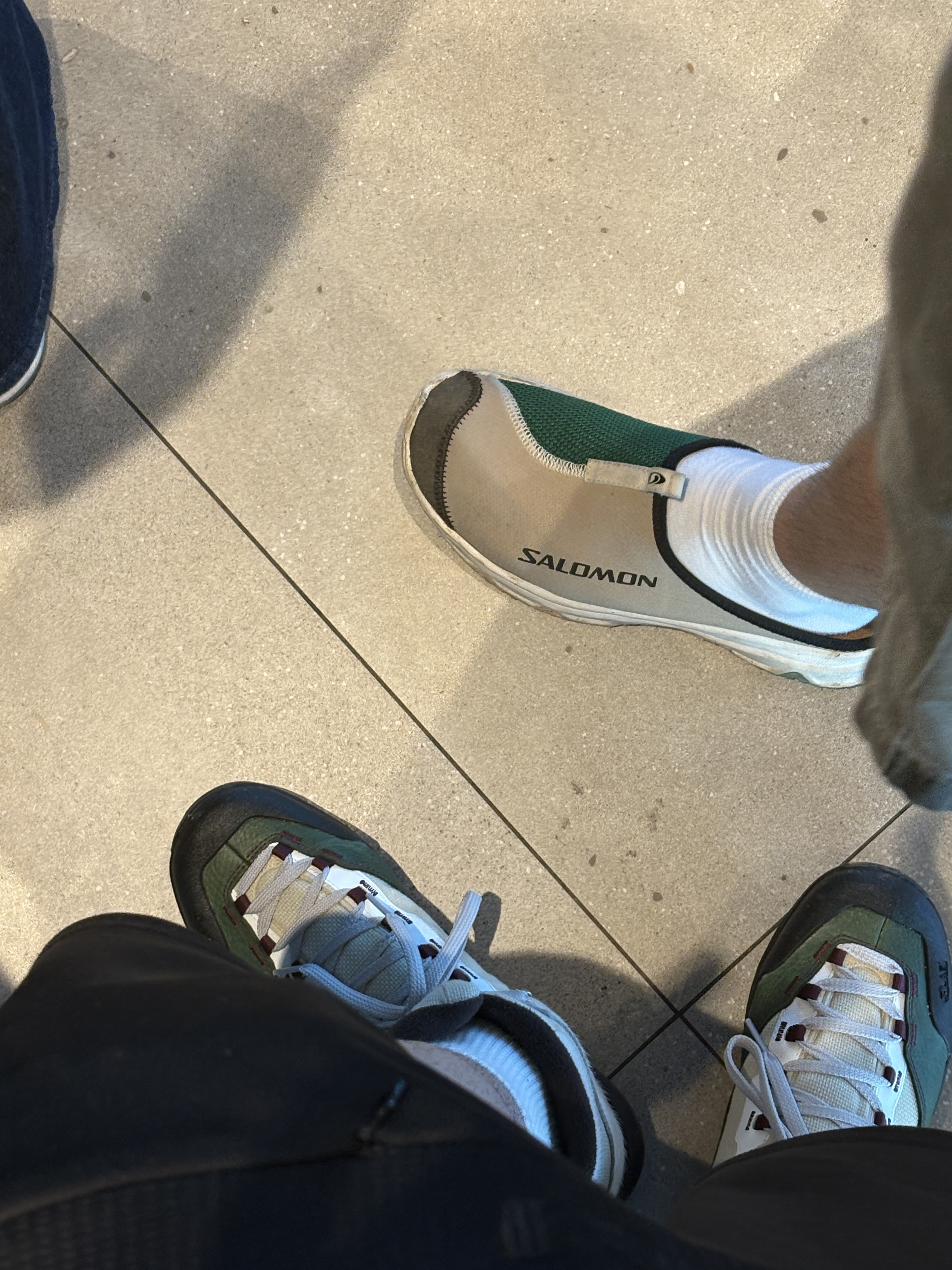 Salomon x The Broken Arm Pastoral Green Haze Black Forest, Salomon x The Broken Arm RX Slide 3.0 Chinchilla Blue 착용 스타일 - 4